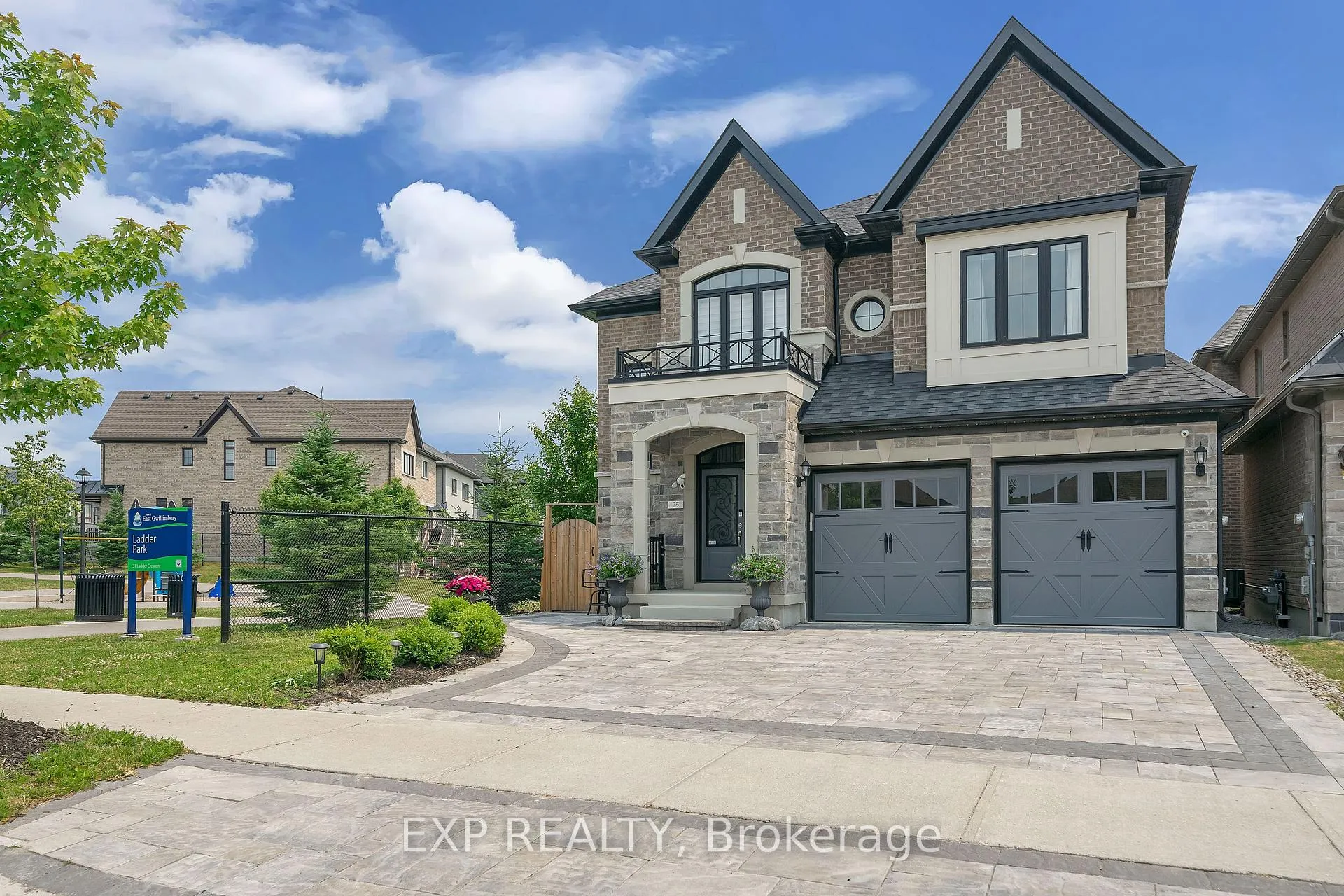 Photo 2 of 25 Ladder Crescent, East Gwillimbury, Sharon — HOMEH