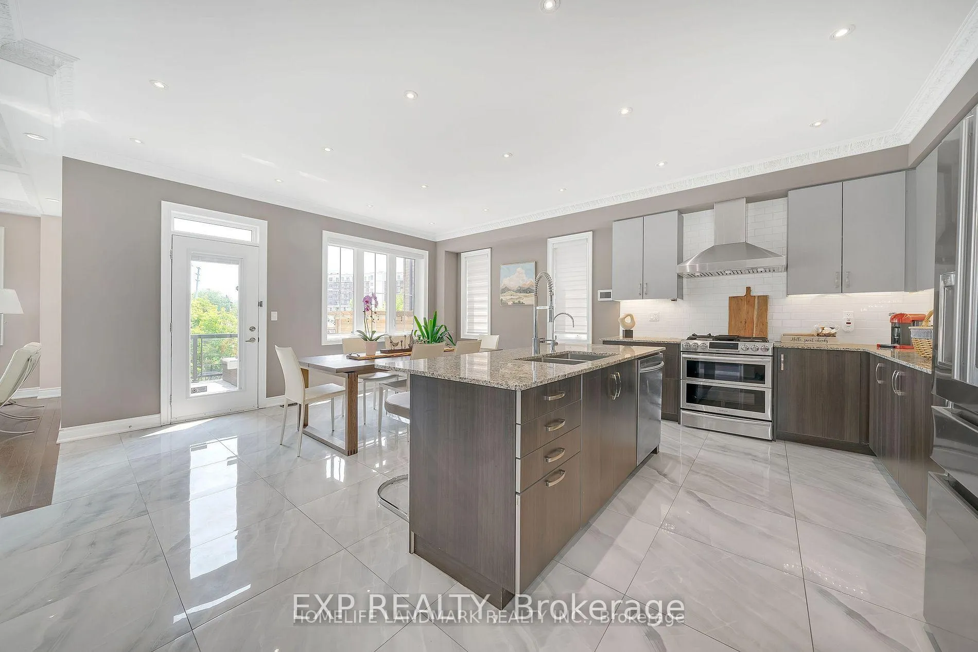 Photo 14 of 25 Ladder Crescent, East Gwillimbury, Sharon — HOMEH