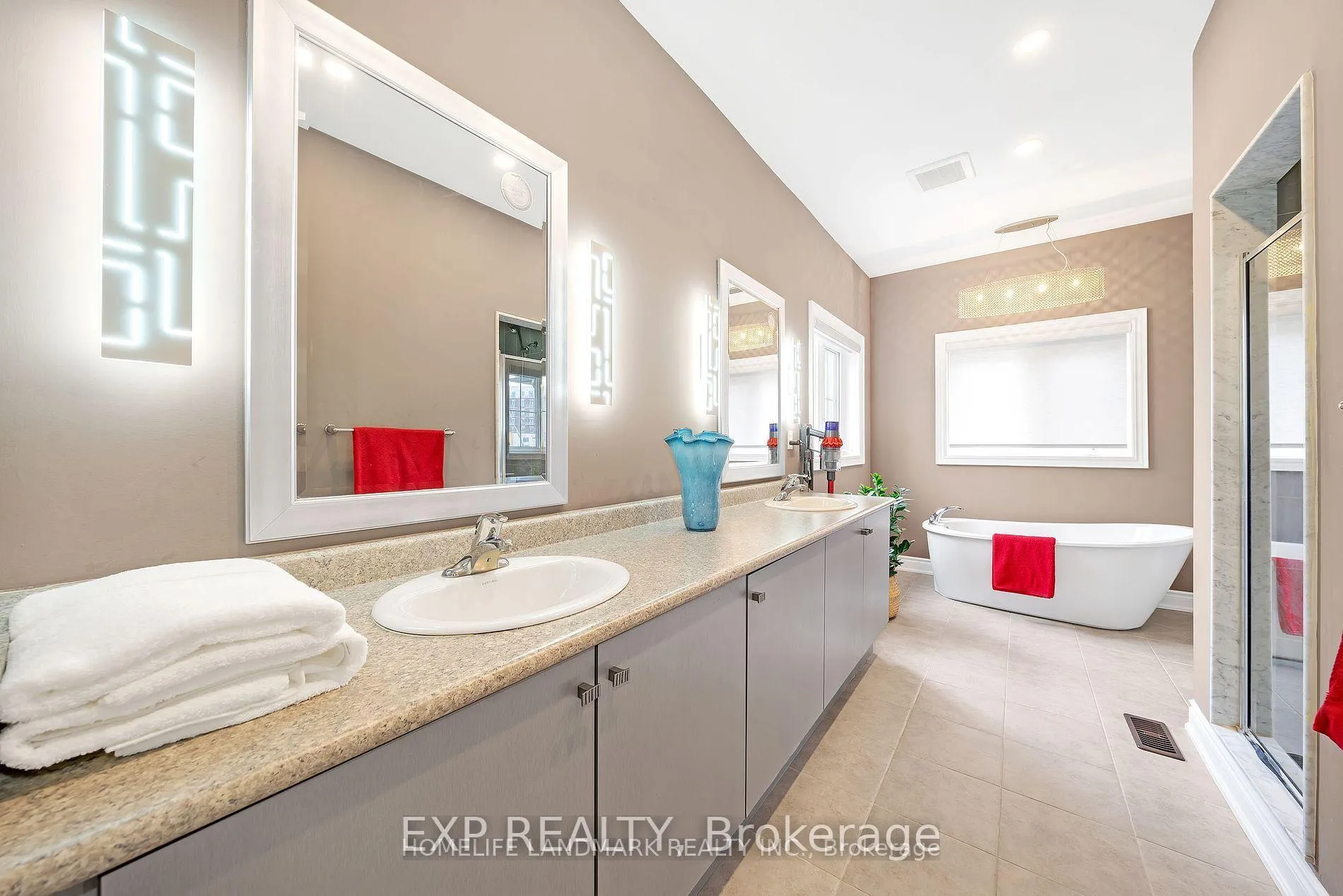 Photo 26 of 25 Ladder Crescent, East Gwillimbury, Sharon — HOMEH