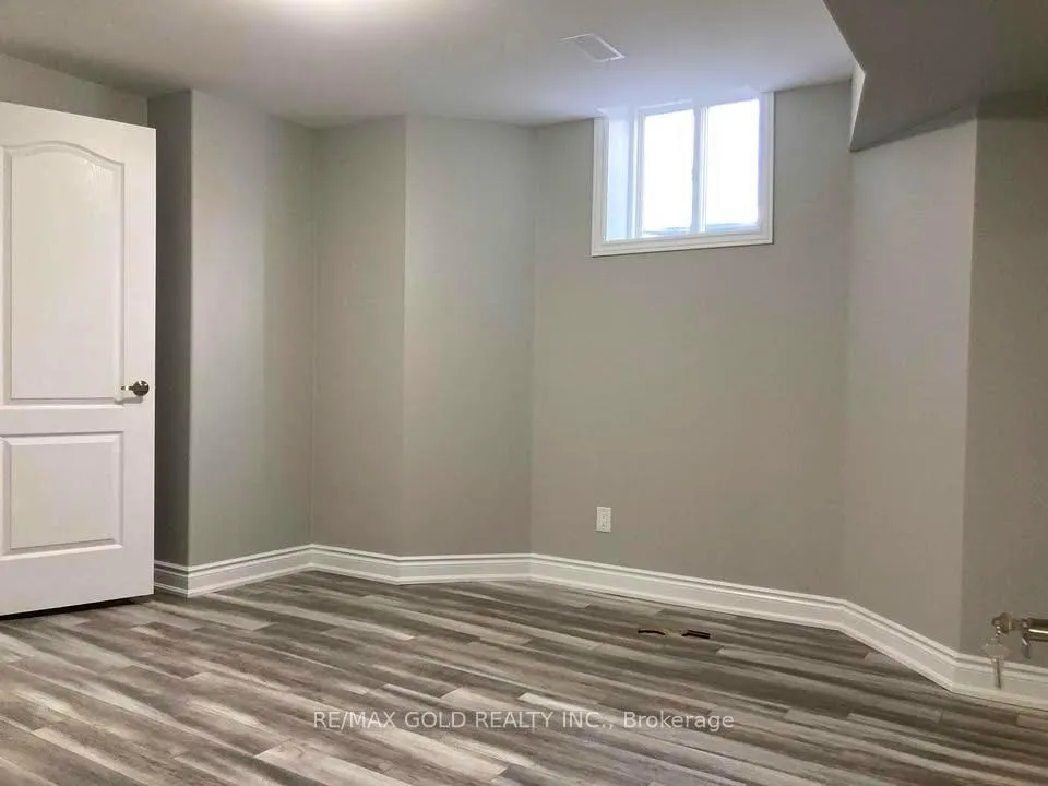 Photo 5 of 6 Heatherglen Drive E, Brampton, Credit Valley — HOMEH