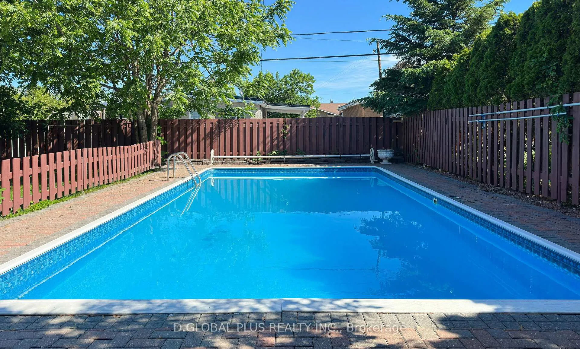 Photo 3 of 438 Beach Avenue, Cornwall — HOMEH