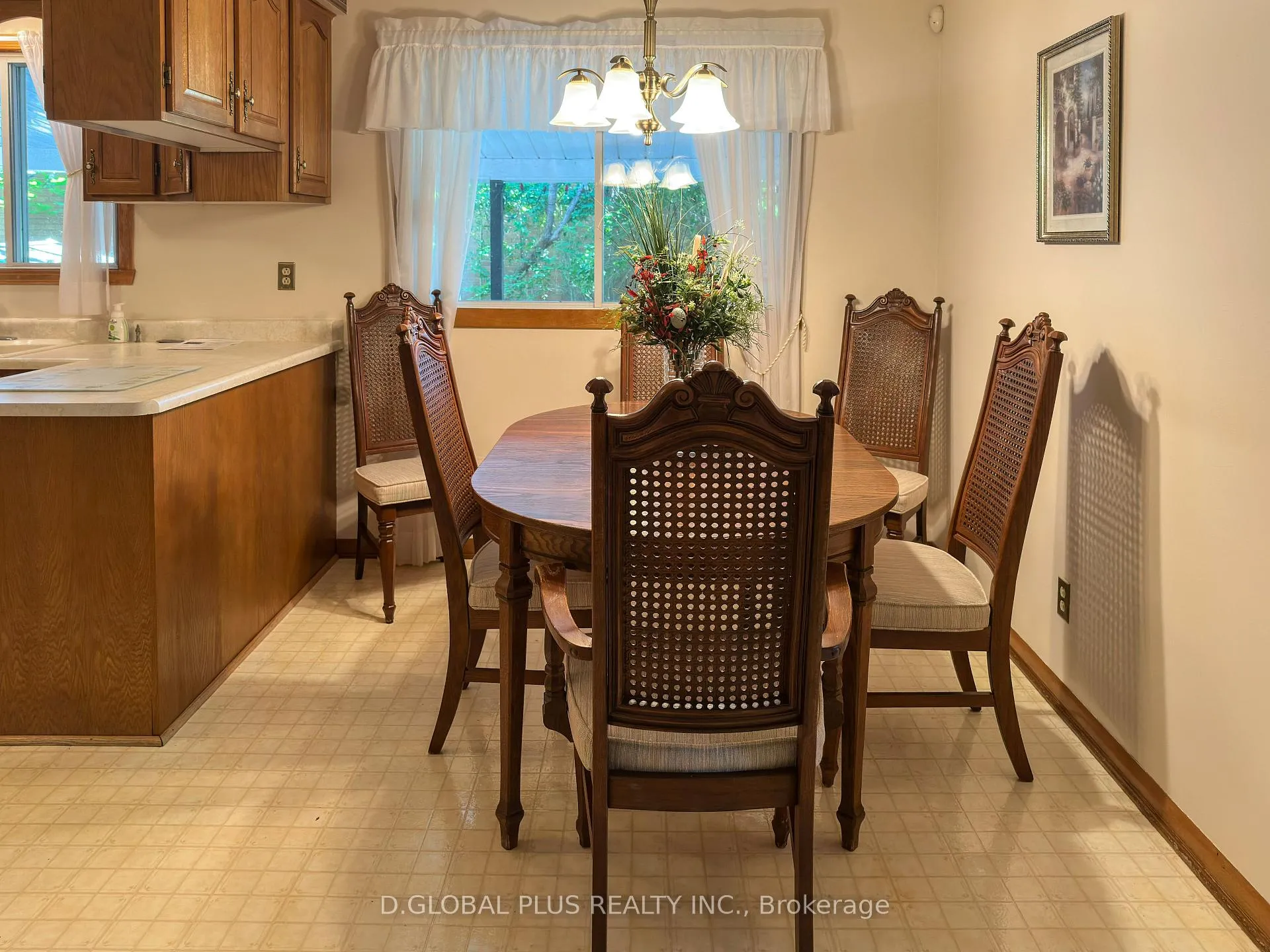 Photo 6 of 438 Beach Avenue, Cornwall — HOMEH