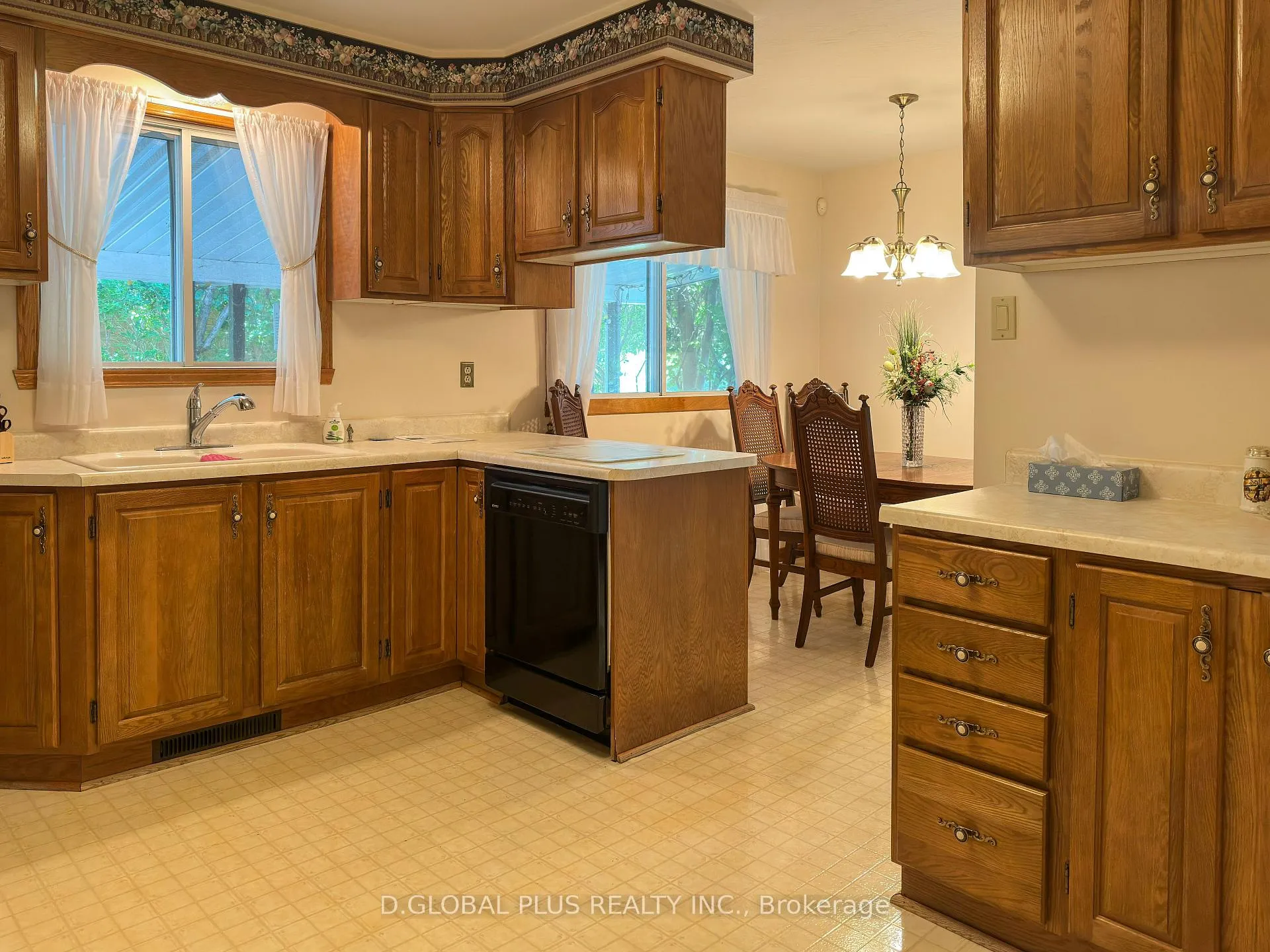 Photo 8 of 438 Beach Avenue, Cornwall — HOMEH