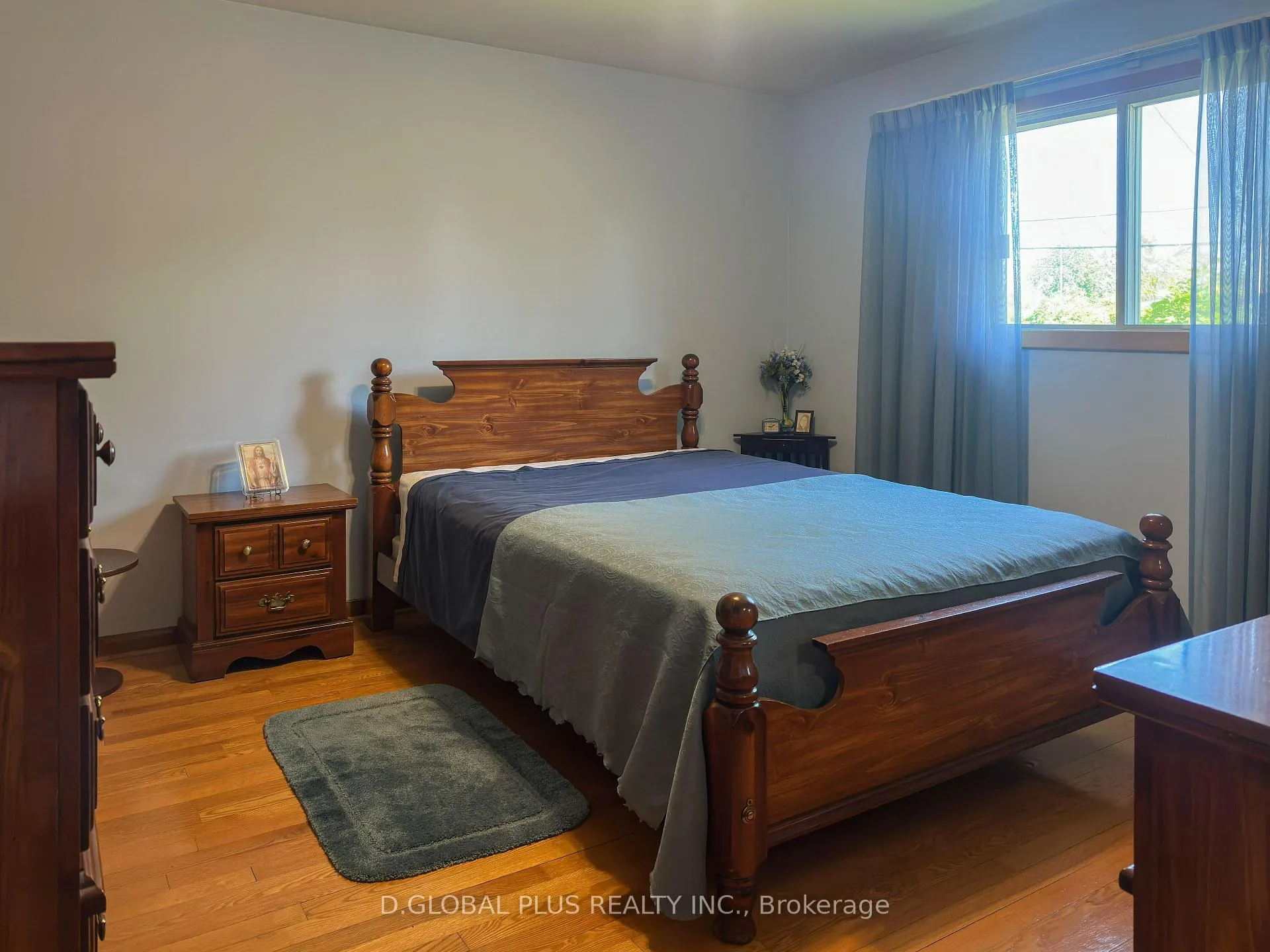 Photo 10 of 438 Beach Avenue, Cornwall — HOMEH