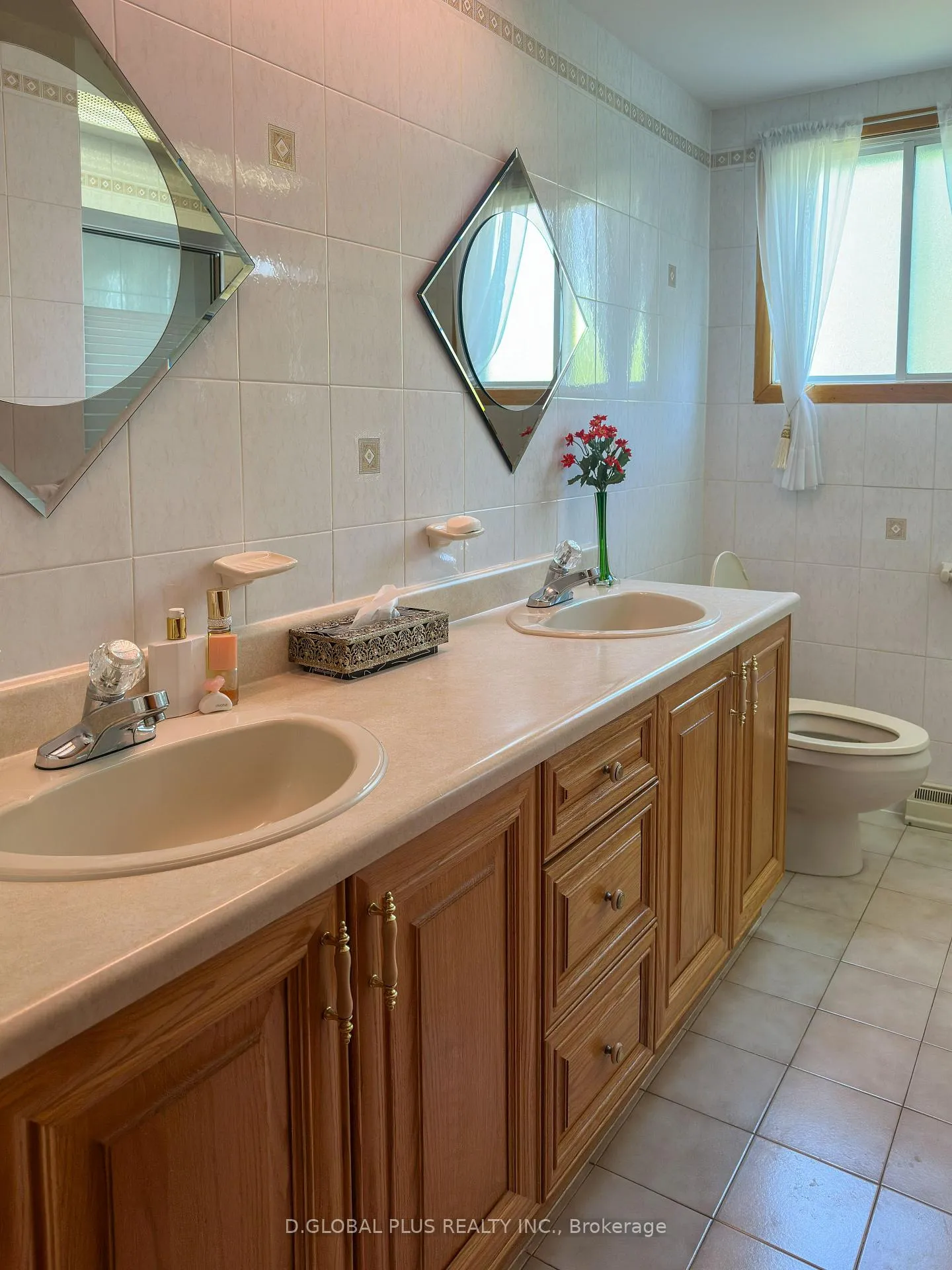 Photo 13 of 438 Beach Avenue, Cornwall — HOMEH