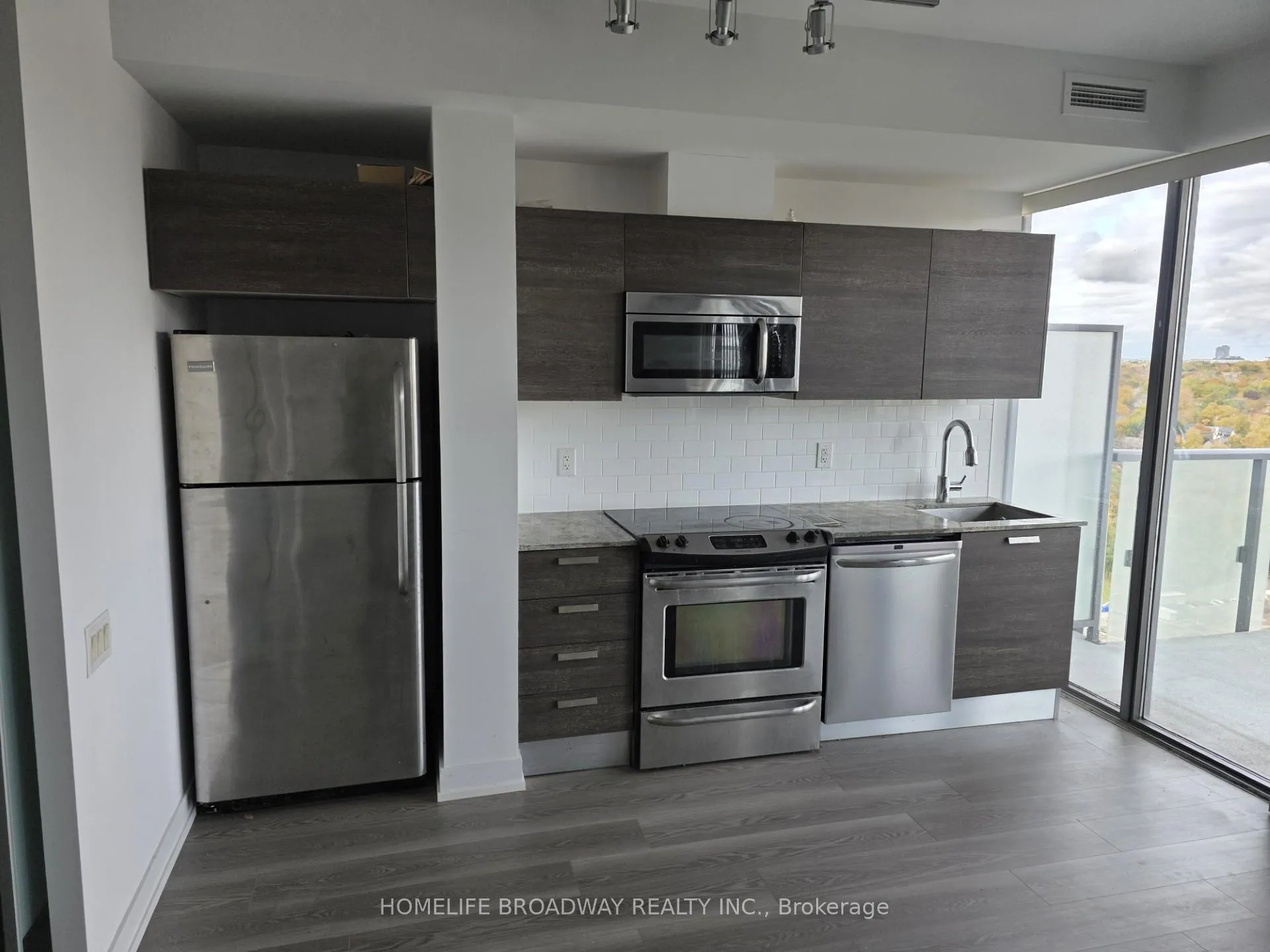 Photo 2 of Unit 1705, 1815 Yonge Street, Toronto, Mount Pleasant West — HOMEH