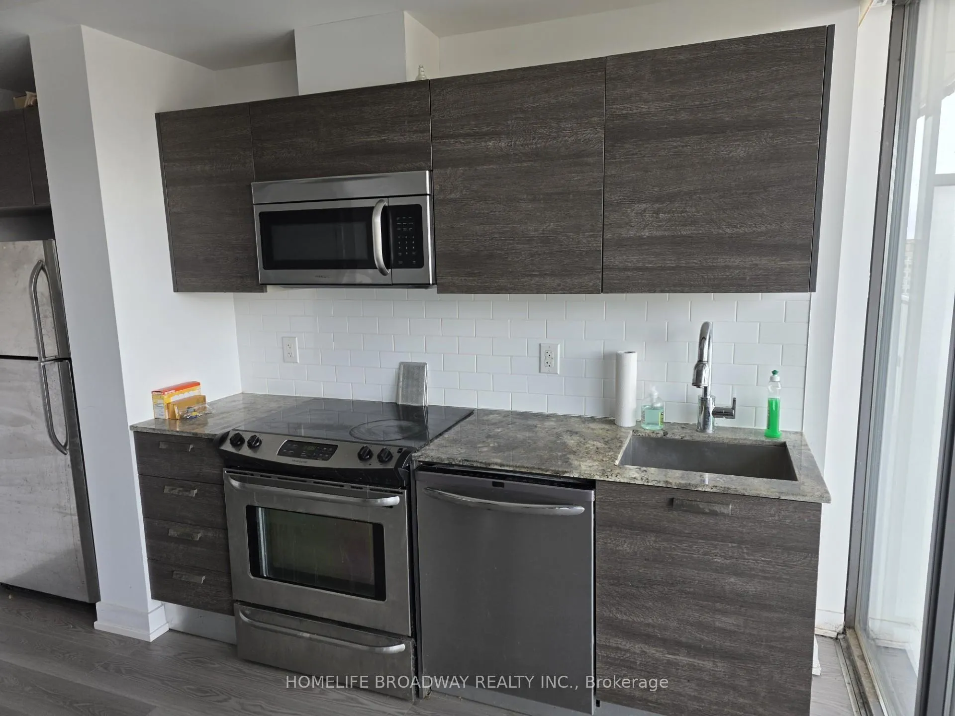 Photo 3 of Unit 1705, 1815 Yonge Street, Toronto, Mount Pleasant West — HOMEH