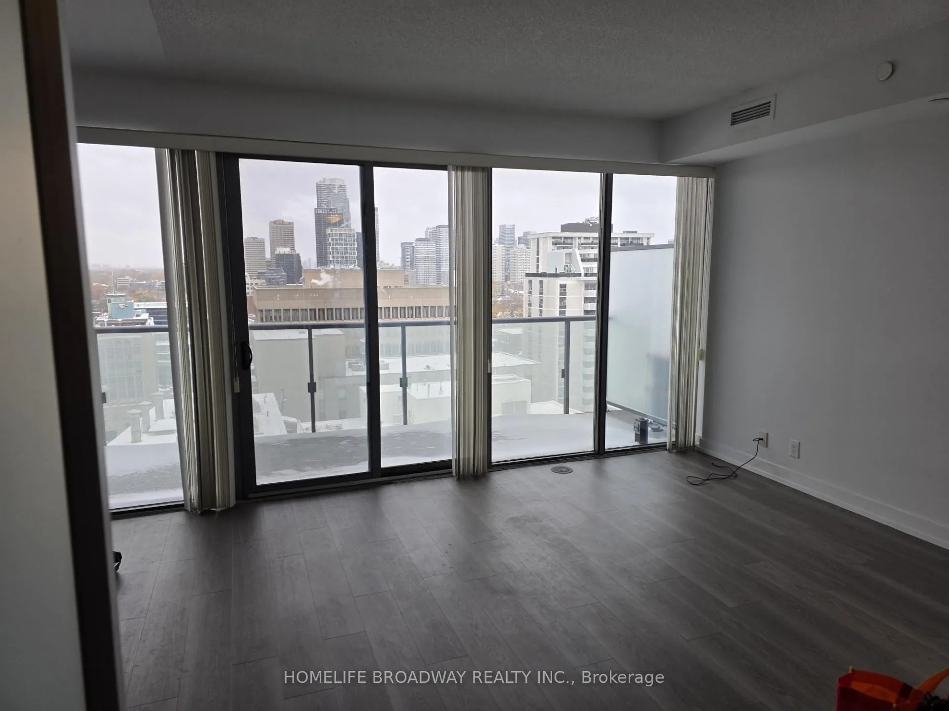 Photo 4 of Unit 1705, 1815 Yonge Street, Toronto, Mount Pleasant West — HOMEH