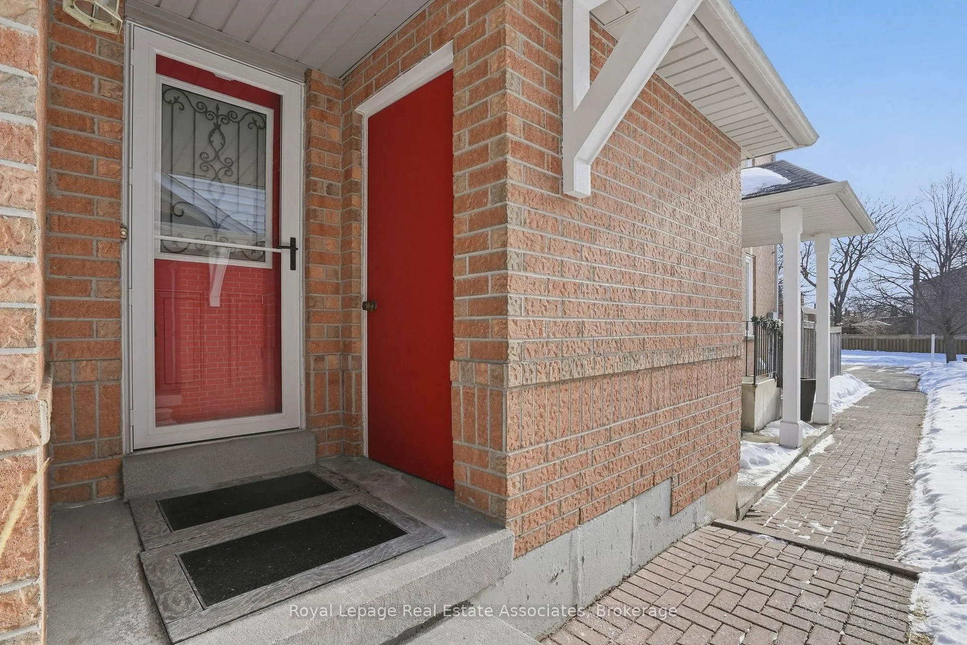 Photo 3 of 140 Fellowes Crescent, Hamilton, Waterdown — HOMEH