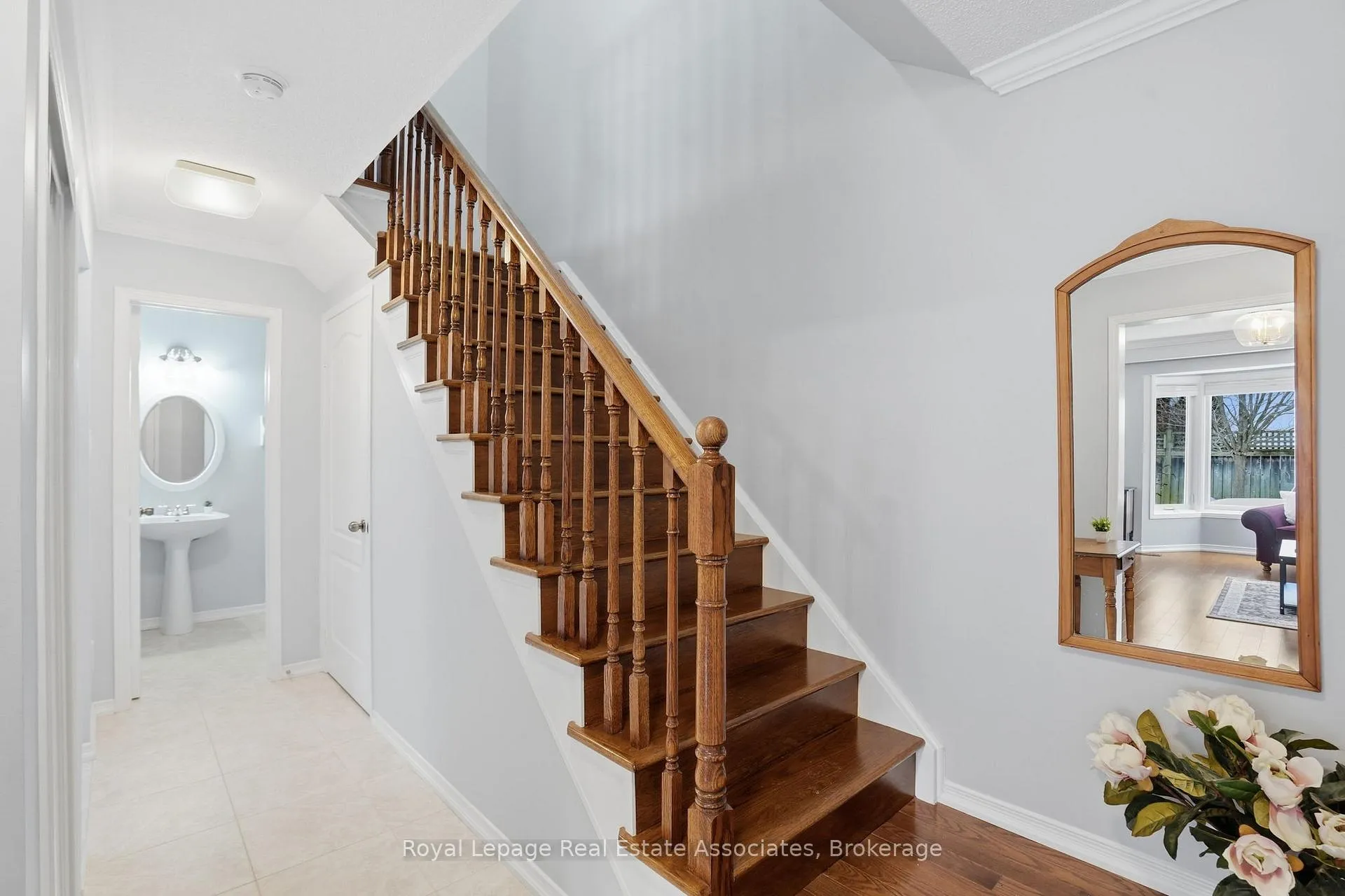 Photo 6 of 140 Fellowes Crescent, Hamilton, Waterdown — HOMEH