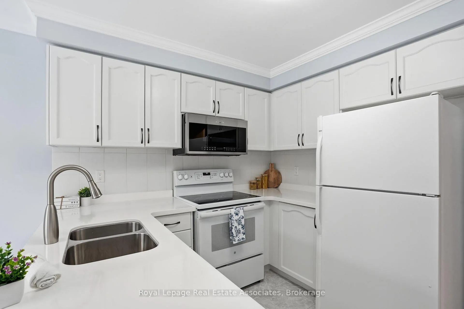Photo 9 of 140 Fellowes Crescent, Hamilton, Waterdown — HOMEH