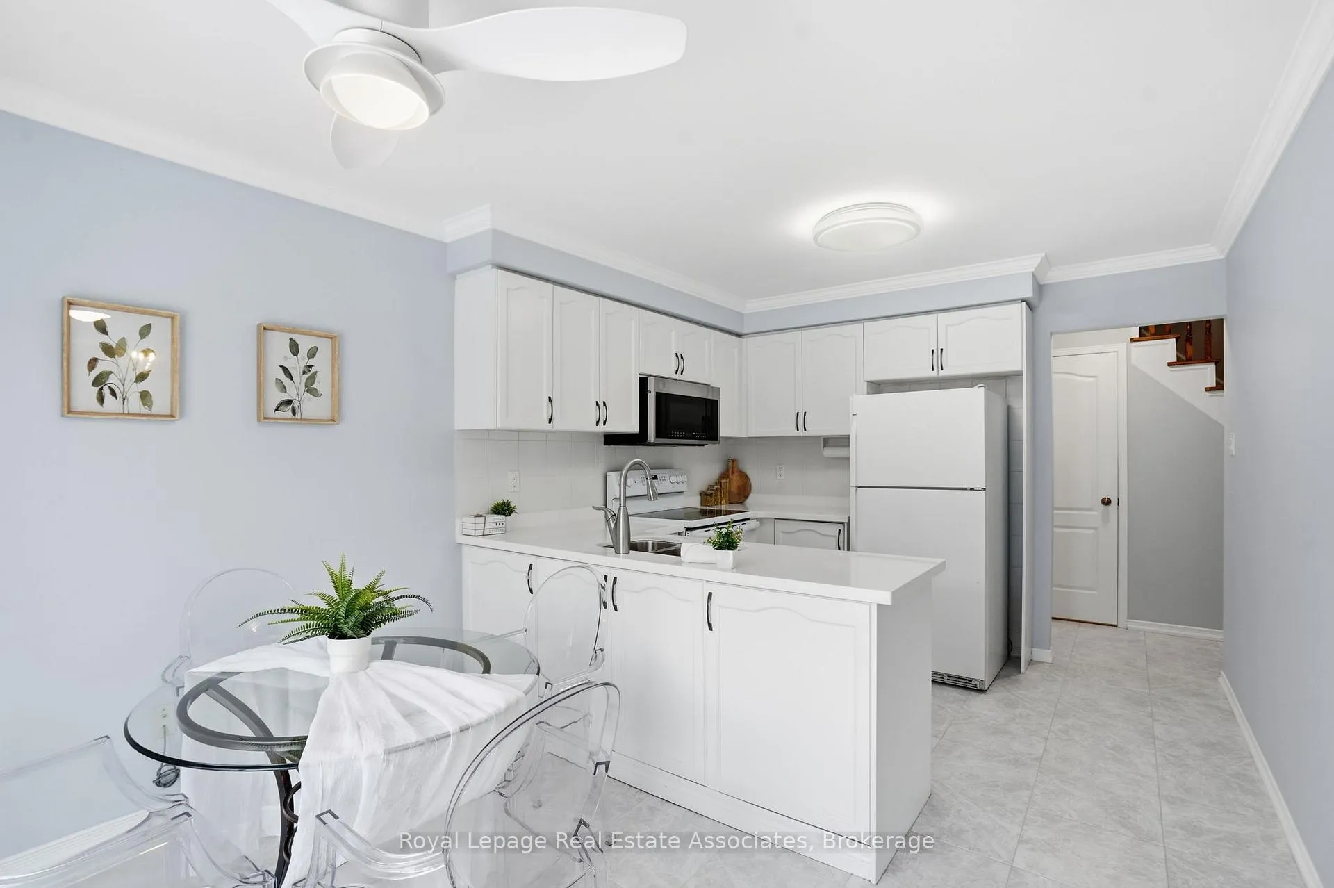 Photo 10 of 140 Fellowes Crescent, Hamilton, Waterdown — HOMEH
