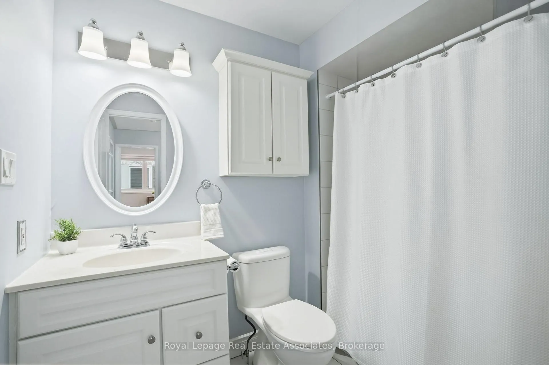 Photo 20 of 140 Fellowes Crescent, Hamilton, Waterdown — HOMEH