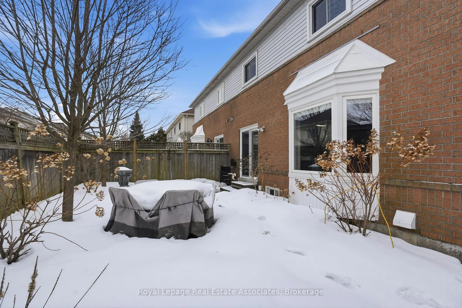 Photo 30 of 140 Fellowes Crescent, Hamilton, Waterdown — HOMEH