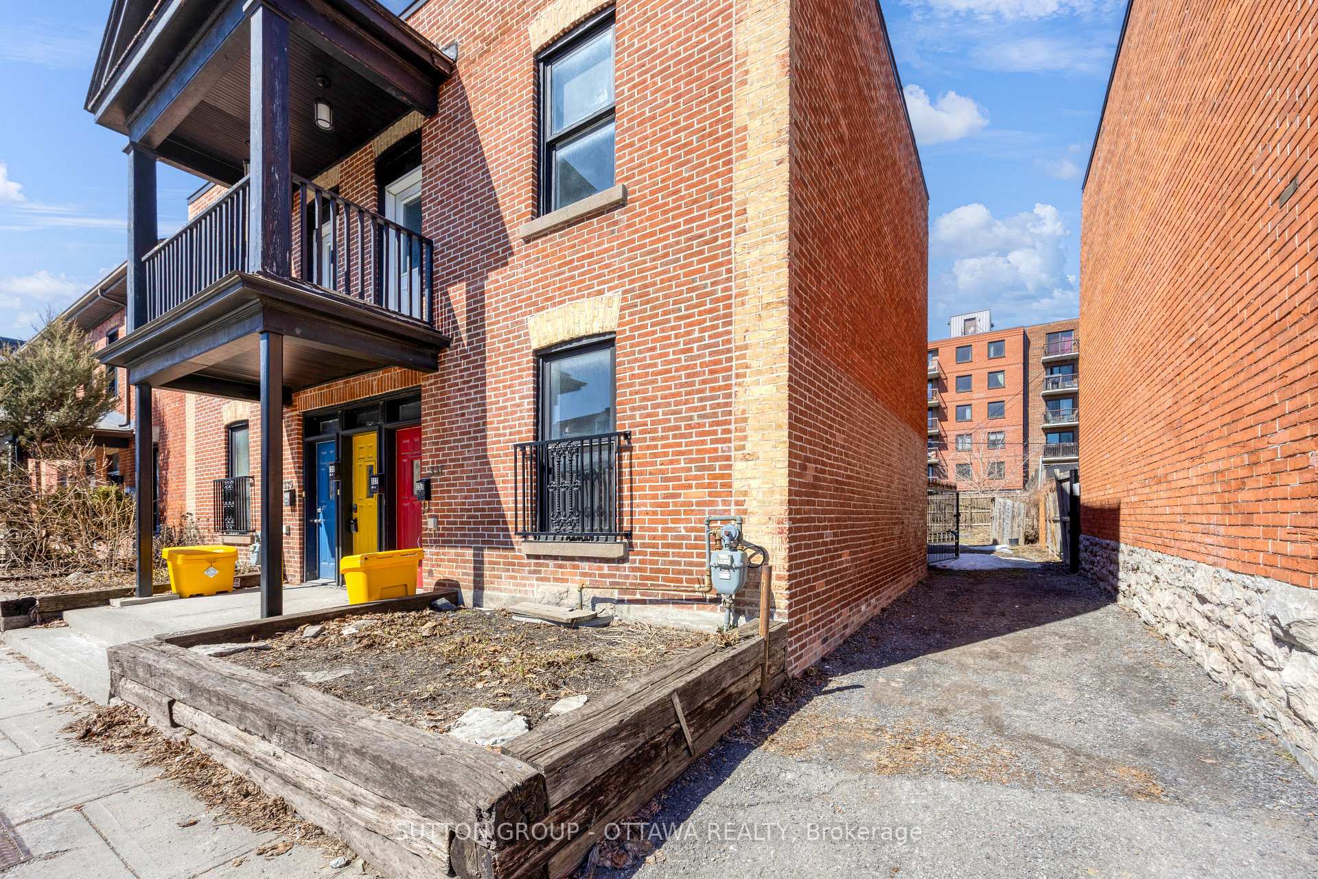 Photo 2 of 335-337 St Patrick Street, Ottawa, Lower Town/Byward Market — HOMEH