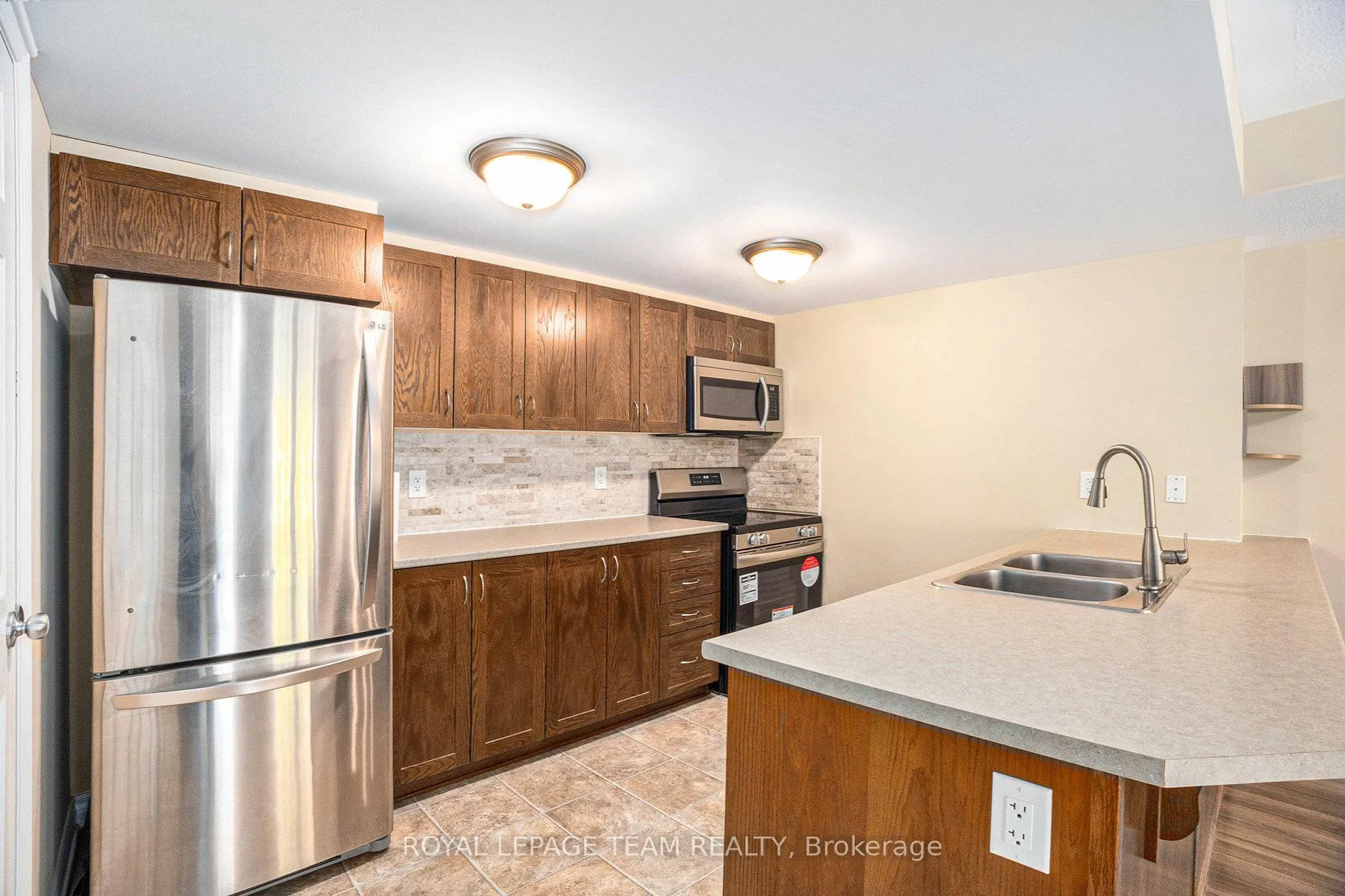 Photo 6 of Unit B, 283 Titanium Private, Ottawa, Convent Glen North — HOMEH