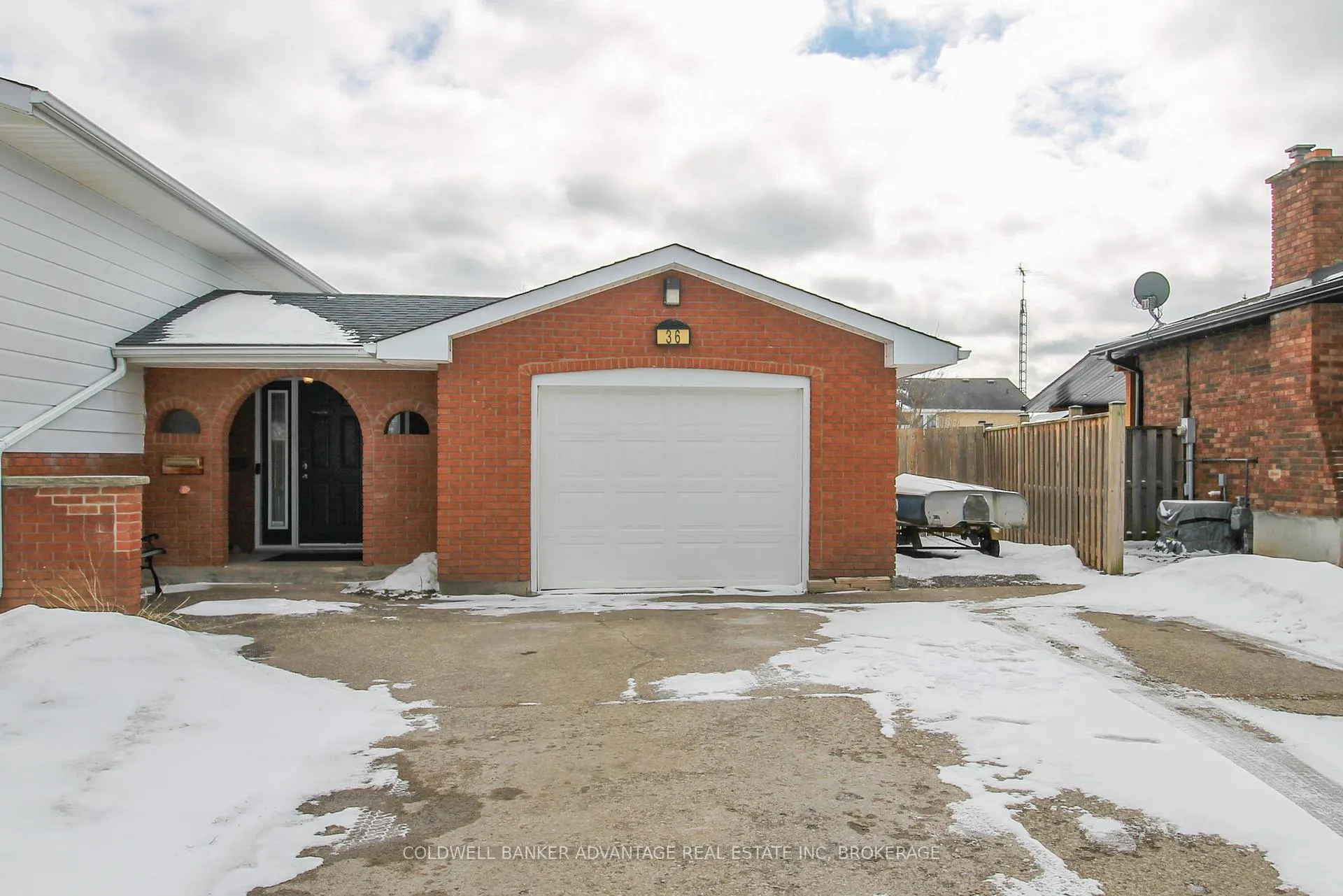 Photo 2 of 36 Wellbrook Boulevard, Welland, Prince Charles — HOMEH