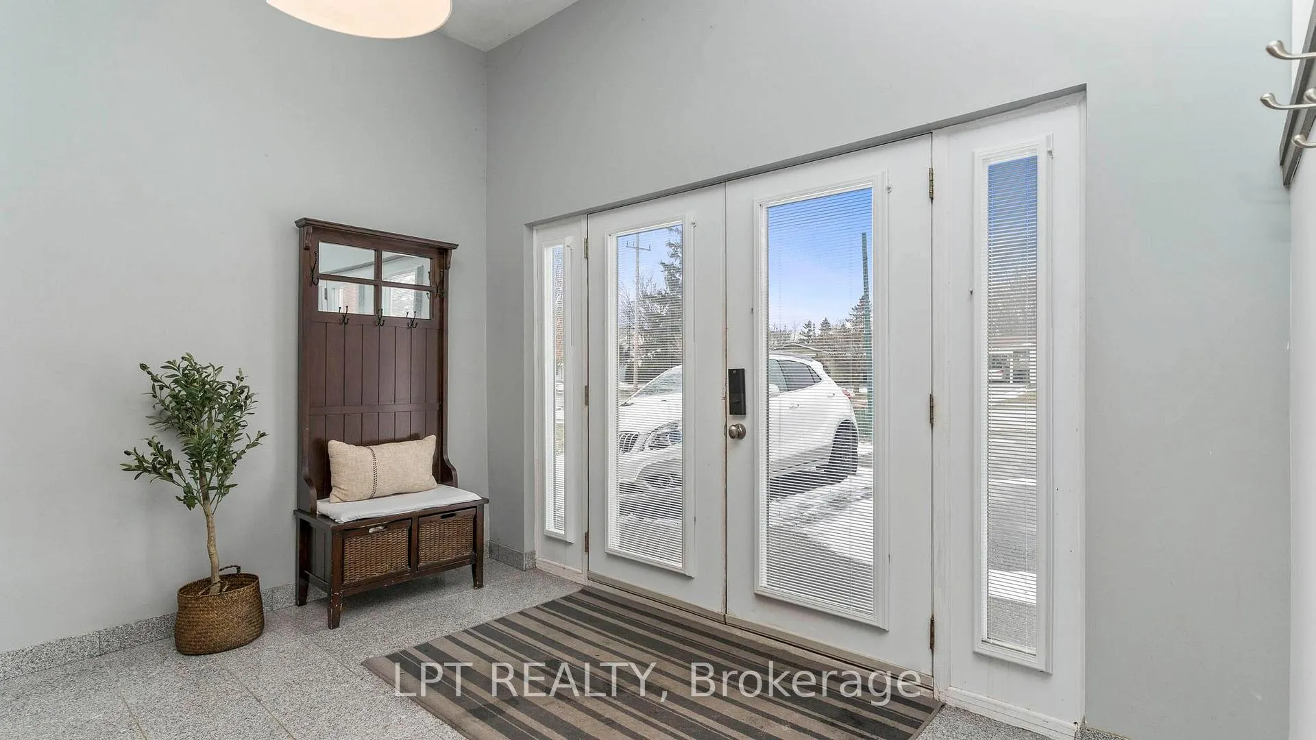 Photo 10 of 631 Elm Street, St. Thomas — HOMEH