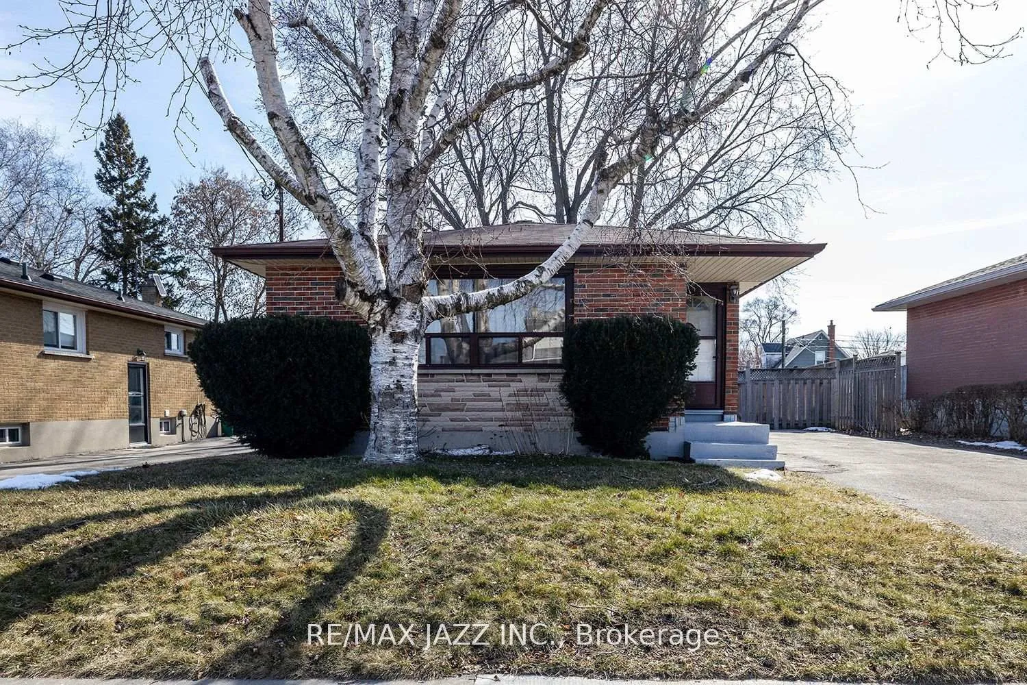 Photo 1 of 611 Athol Street E, Oshawa, Donevan — HOMEH