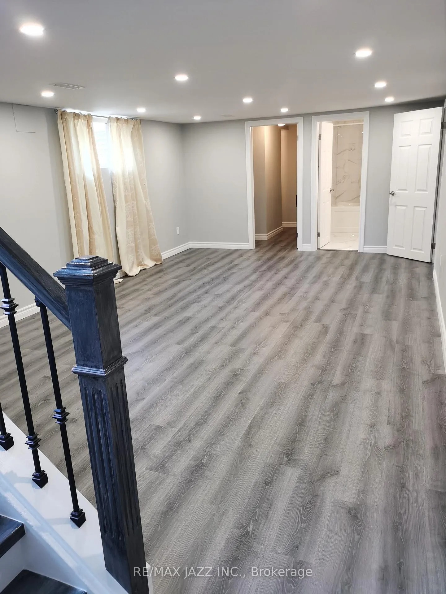 Photo 5 of 611 Athol Street E, Oshawa, Donevan — HOMEH