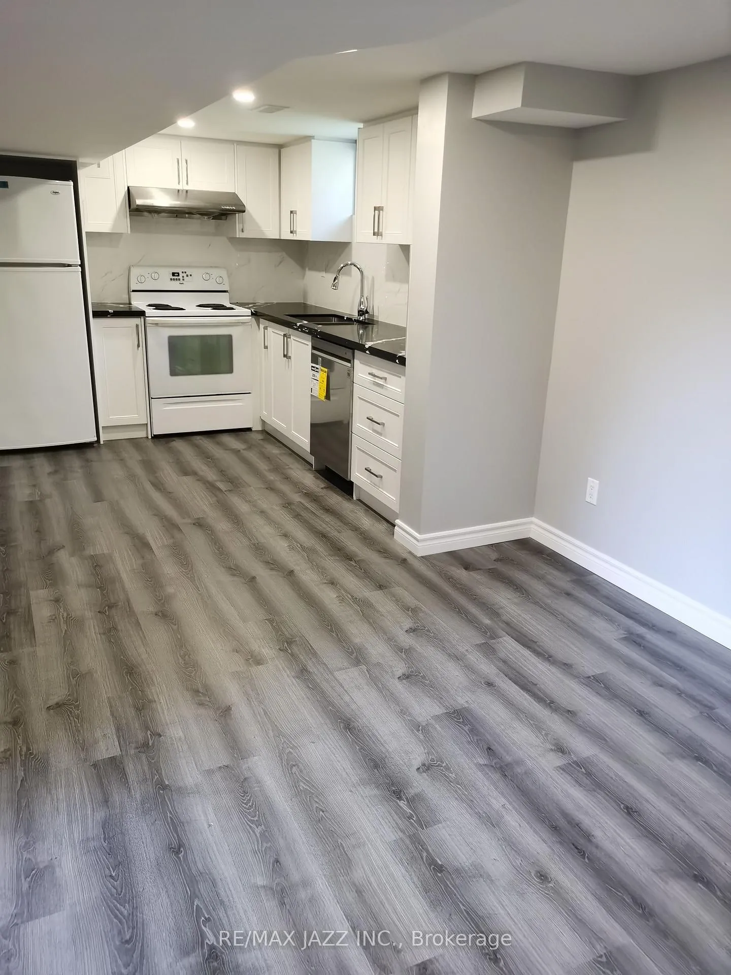 Photo 6 of 611 Athol Street E, Oshawa, Donevan — HOMEH