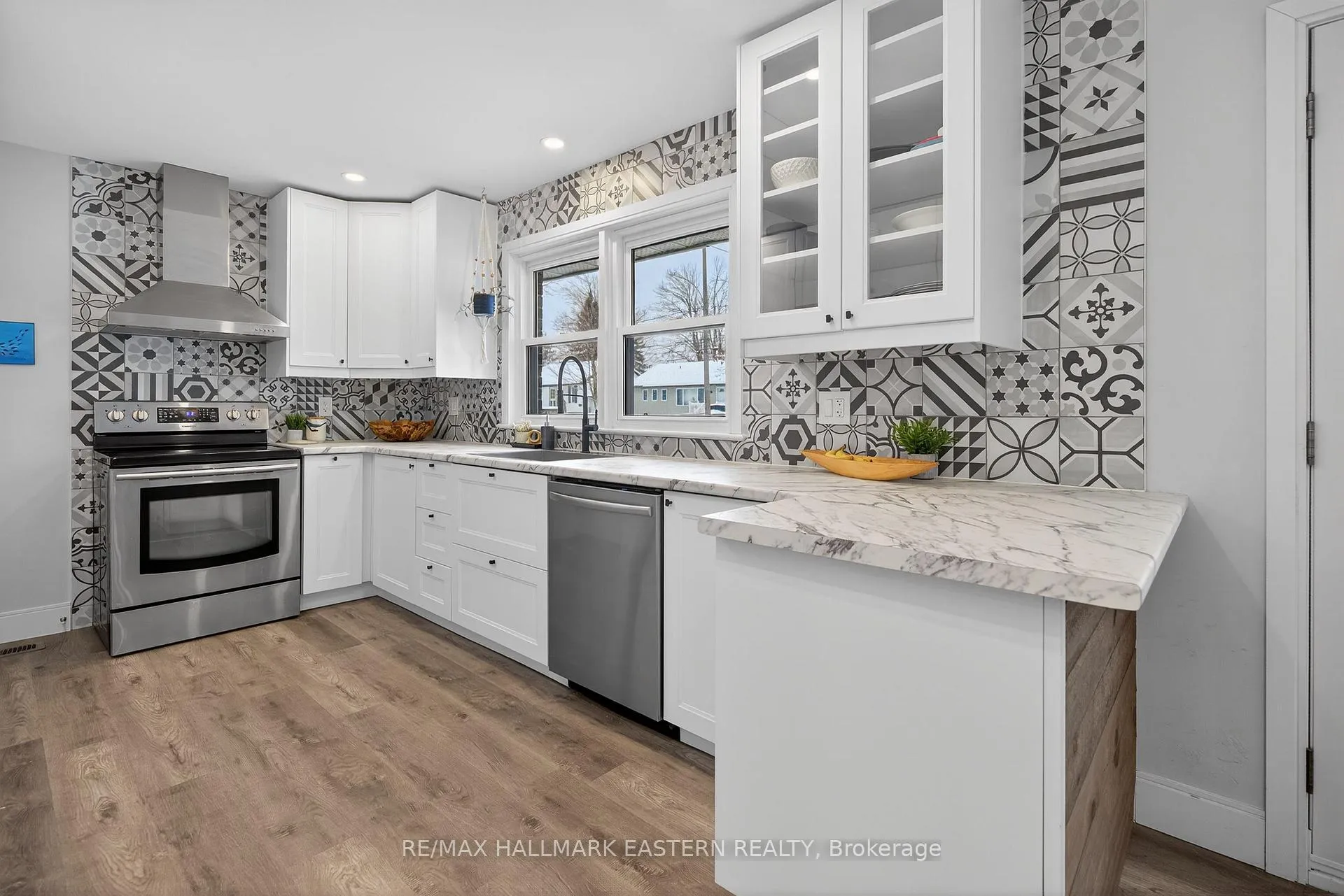 Photo 9 of 98 Arthur Avenue, Peterborough, Otonabee Ward 1 — HOMEH