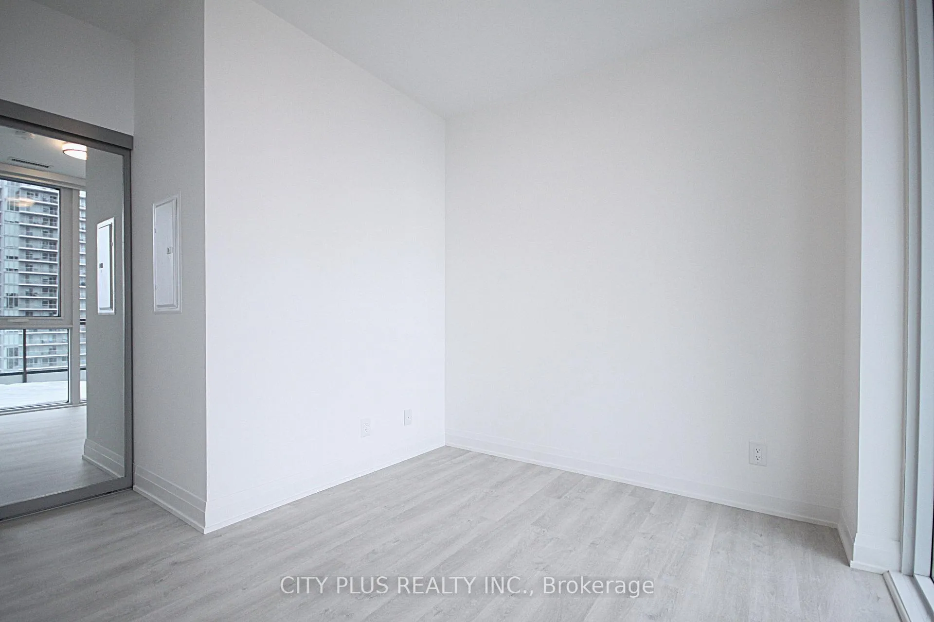 Photo 9 of Unit 2304, 65 Broadway Avenue, Toronto, Mount Pleasant West — HOMEH