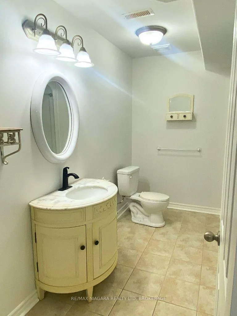 Photo 9 of Unit Lower, 355 Draper's Street, Welland, Prince Charles — HOMEH