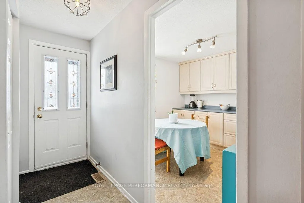 Photo 3 of Unit 48, 423C Woodfield Drive, Ottawa, Tanglewood — HOMEH