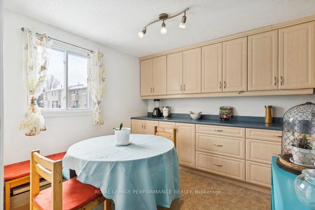 Photo 5 of Unit 48, 423C Woodfield Drive, Ottawa, Tanglewood — HOMEH
