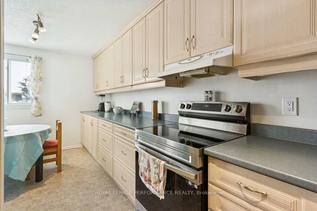 Photo 10 of Unit 48, 423C Woodfield Drive, Ottawa, Tanglewood — HOMEH