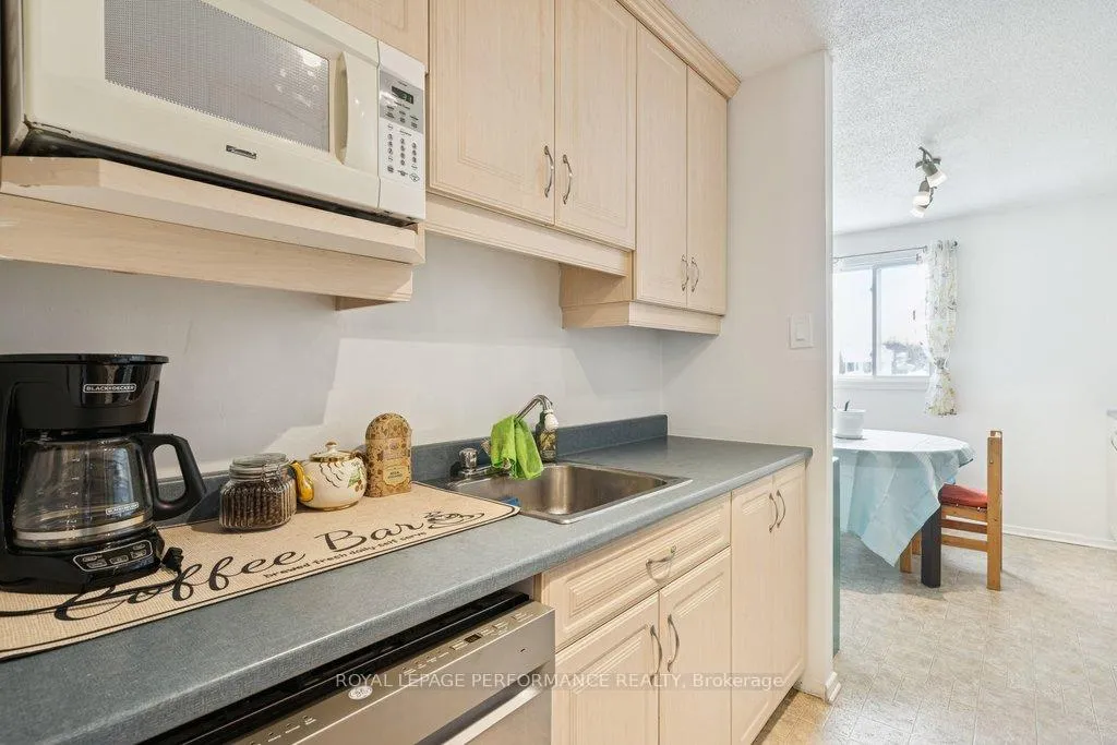 Photo 11 of Unit 48, 423C Woodfield Drive, Ottawa, Tanglewood — HOMEH