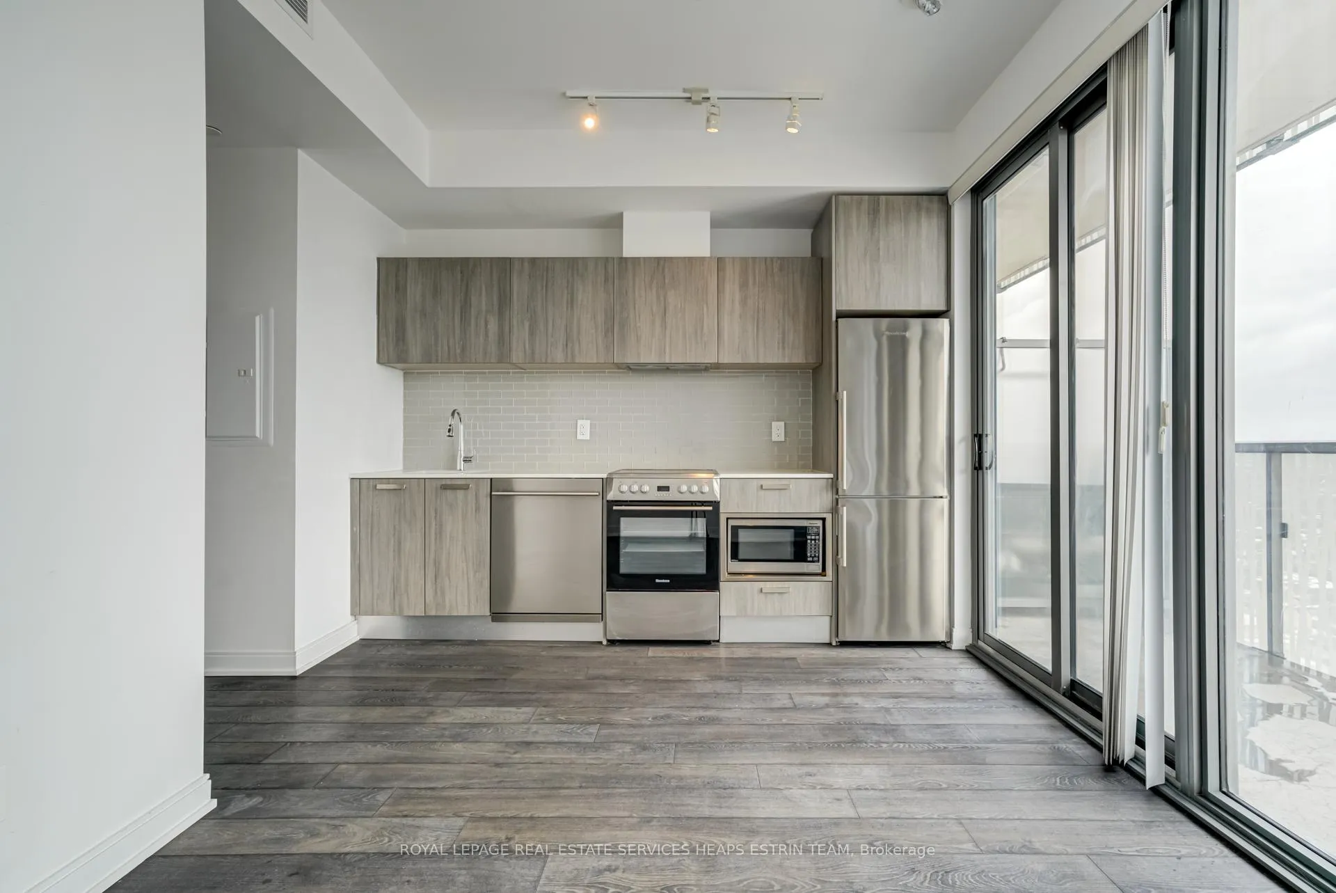 Front of Unit 3902, 50 Charles Street E