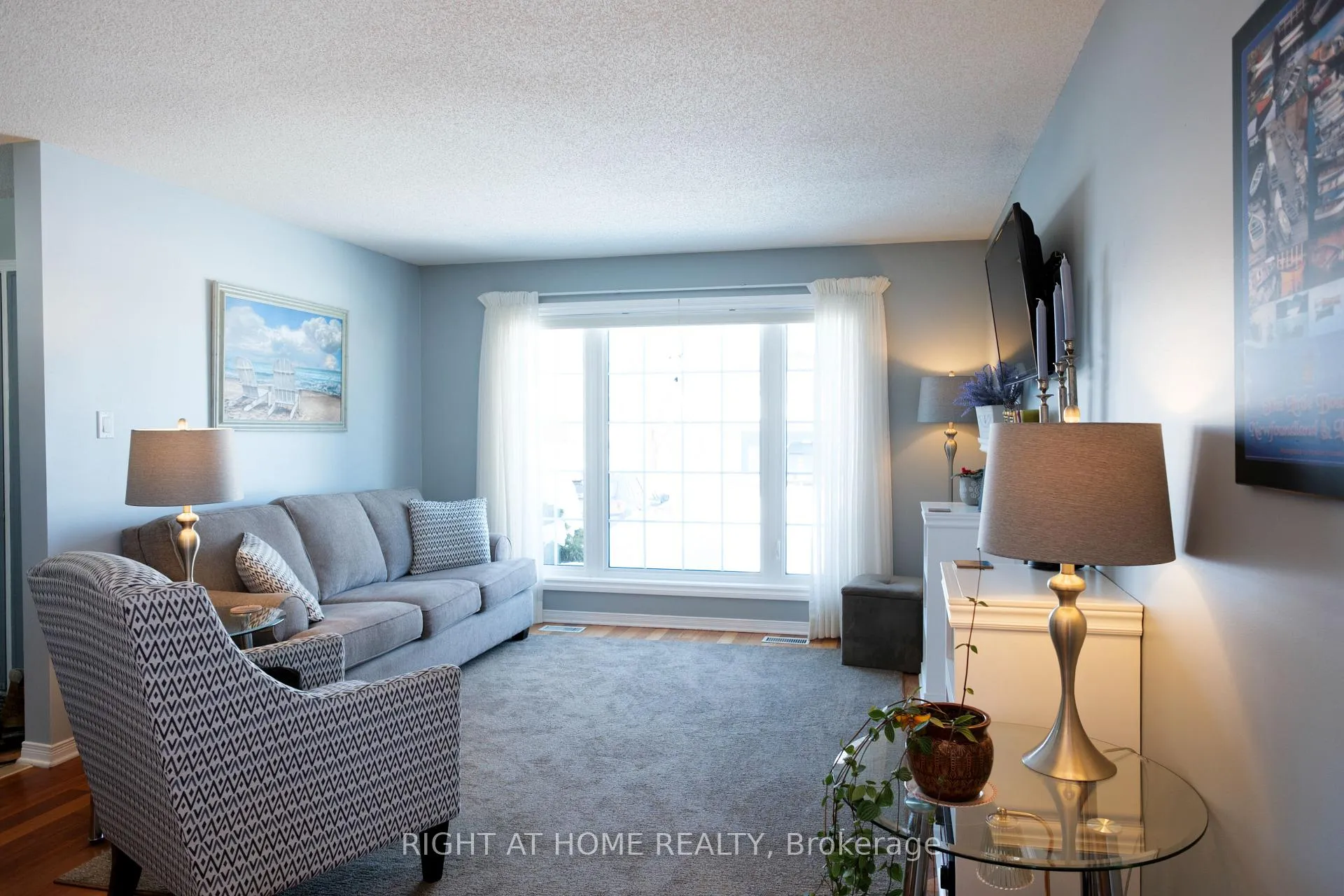 Photo 3 of 23 Fairview Crescent, Arnprior — HOMEH