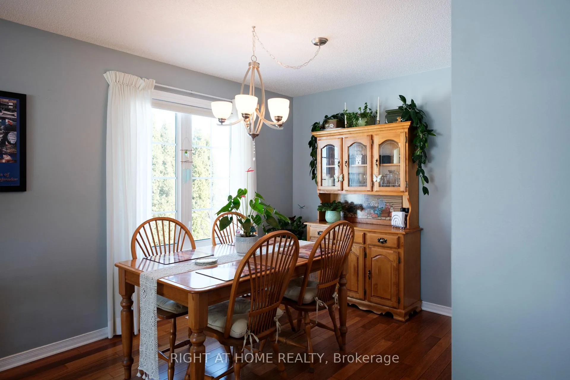 Photo 4 of 23 Fairview Crescent, Arnprior — HOMEH