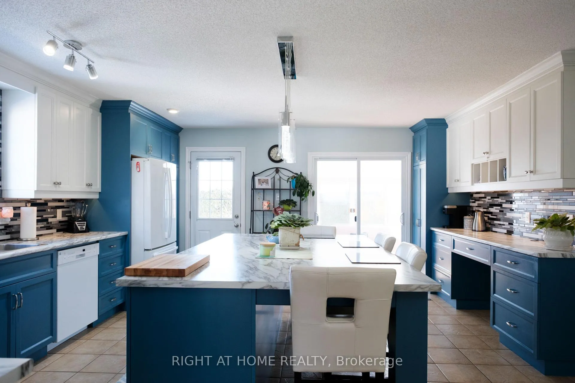 Photo 7 of 23 Fairview Crescent, Arnprior — HOMEH