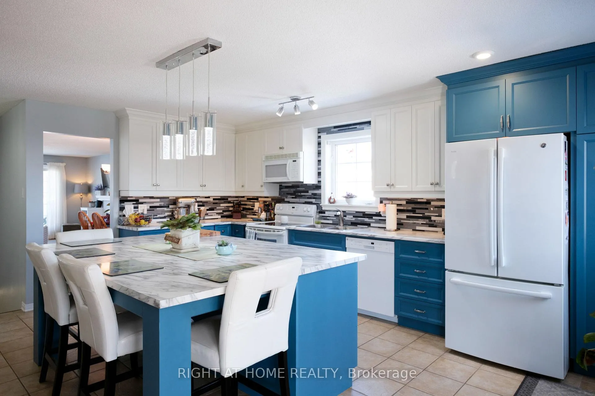 Photo 9 of 23 Fairview Crescent, Arnprior — HOMEH