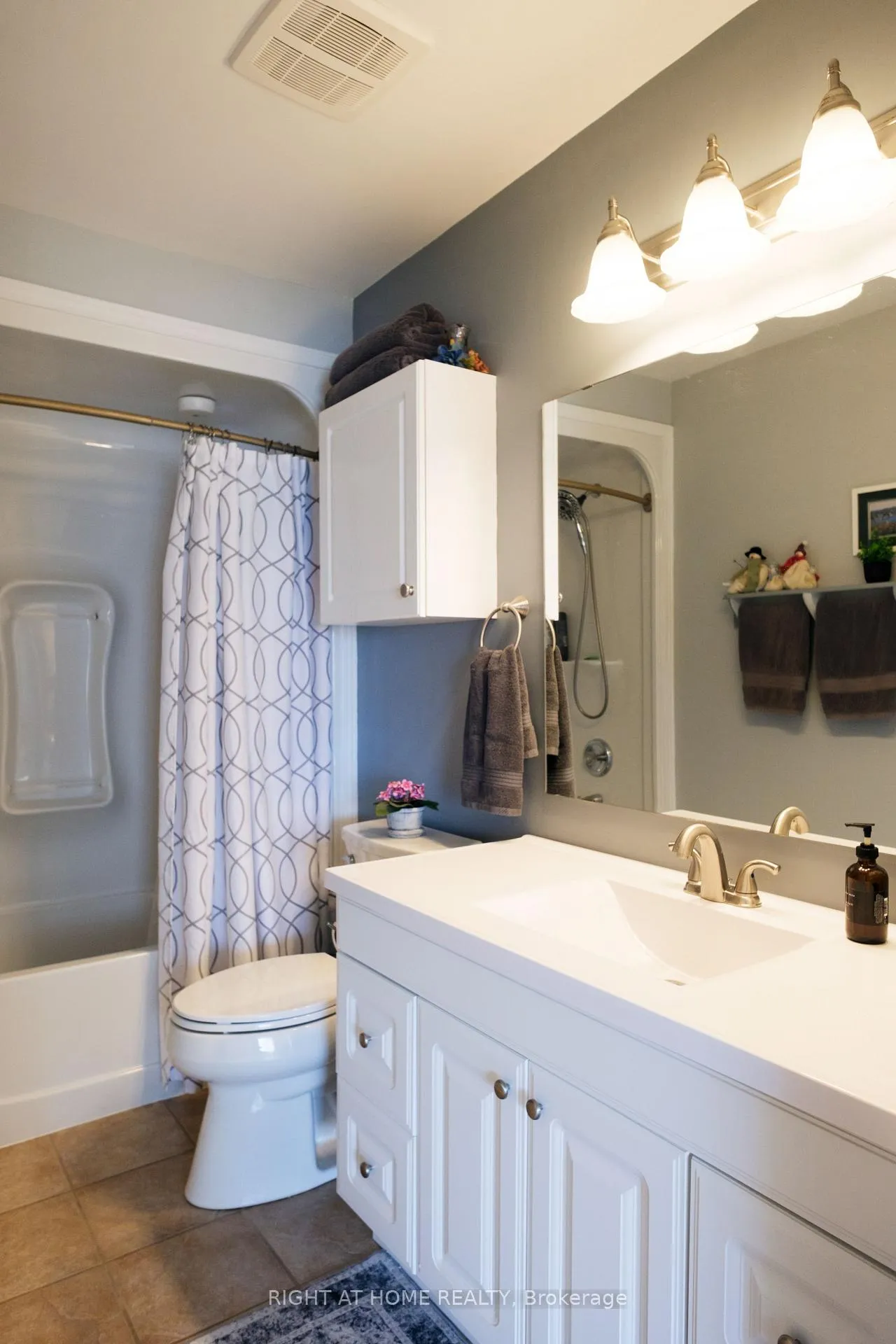 Photo 13 of 23 Fairview Crescent, Arnprior — HOMEH