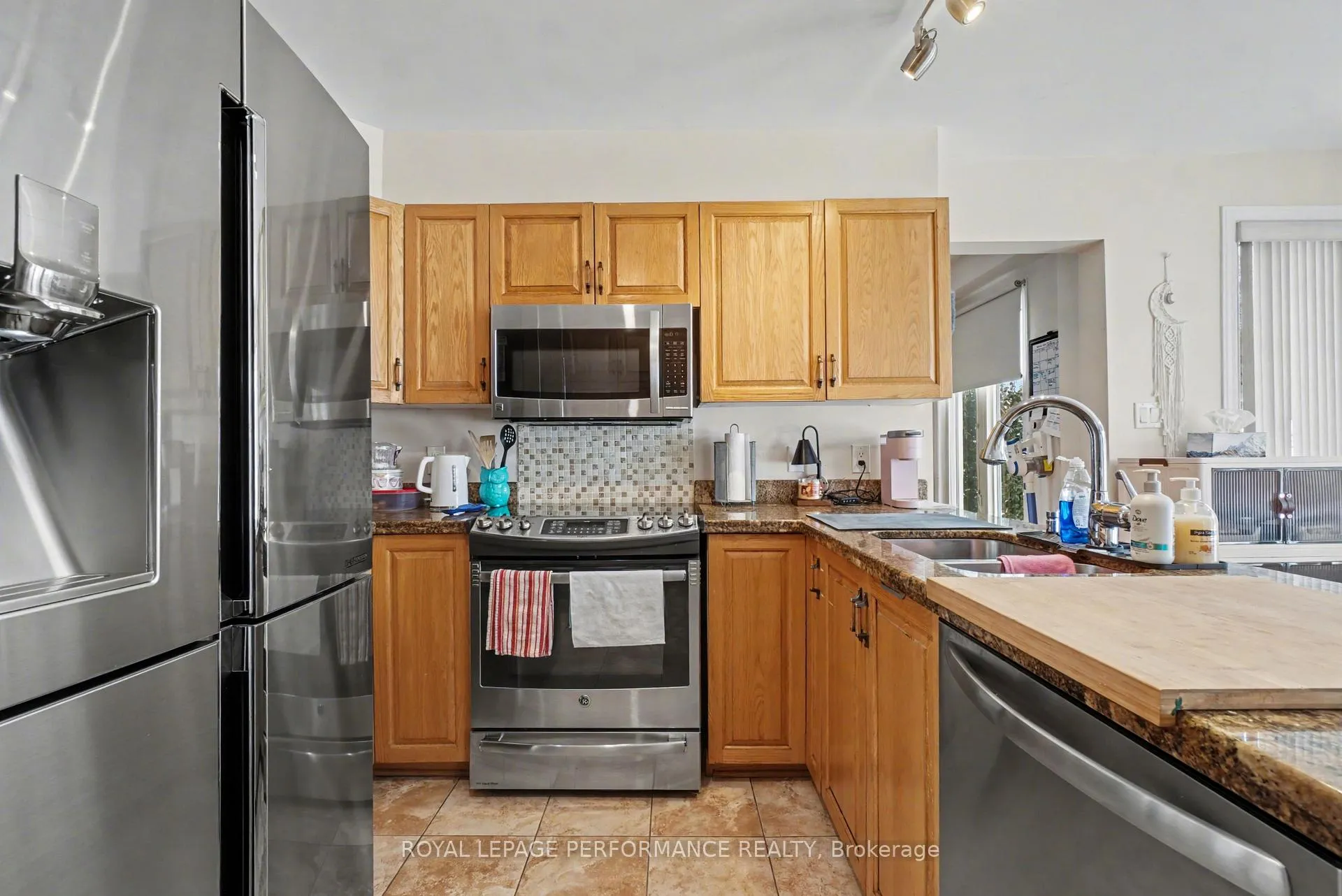 Photo 12 of 734 Merkley Drive, Ottawa, Fallingbrook/Pineridge — HOMEH