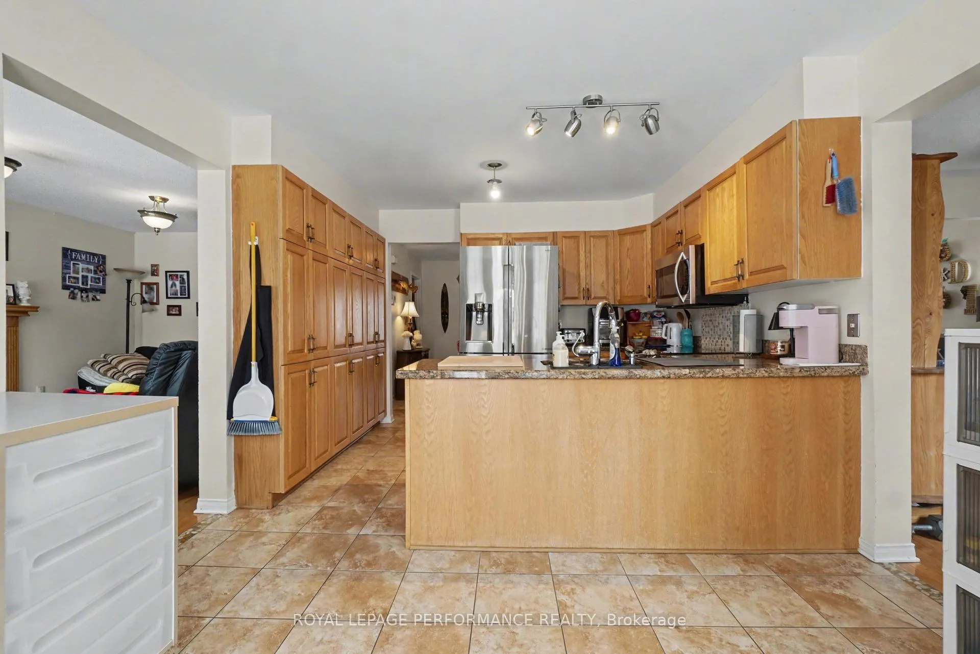 Photo 14 of 734 Merkley Drive, Ottawa, Fallingbrook/Pineridge — HOMEH