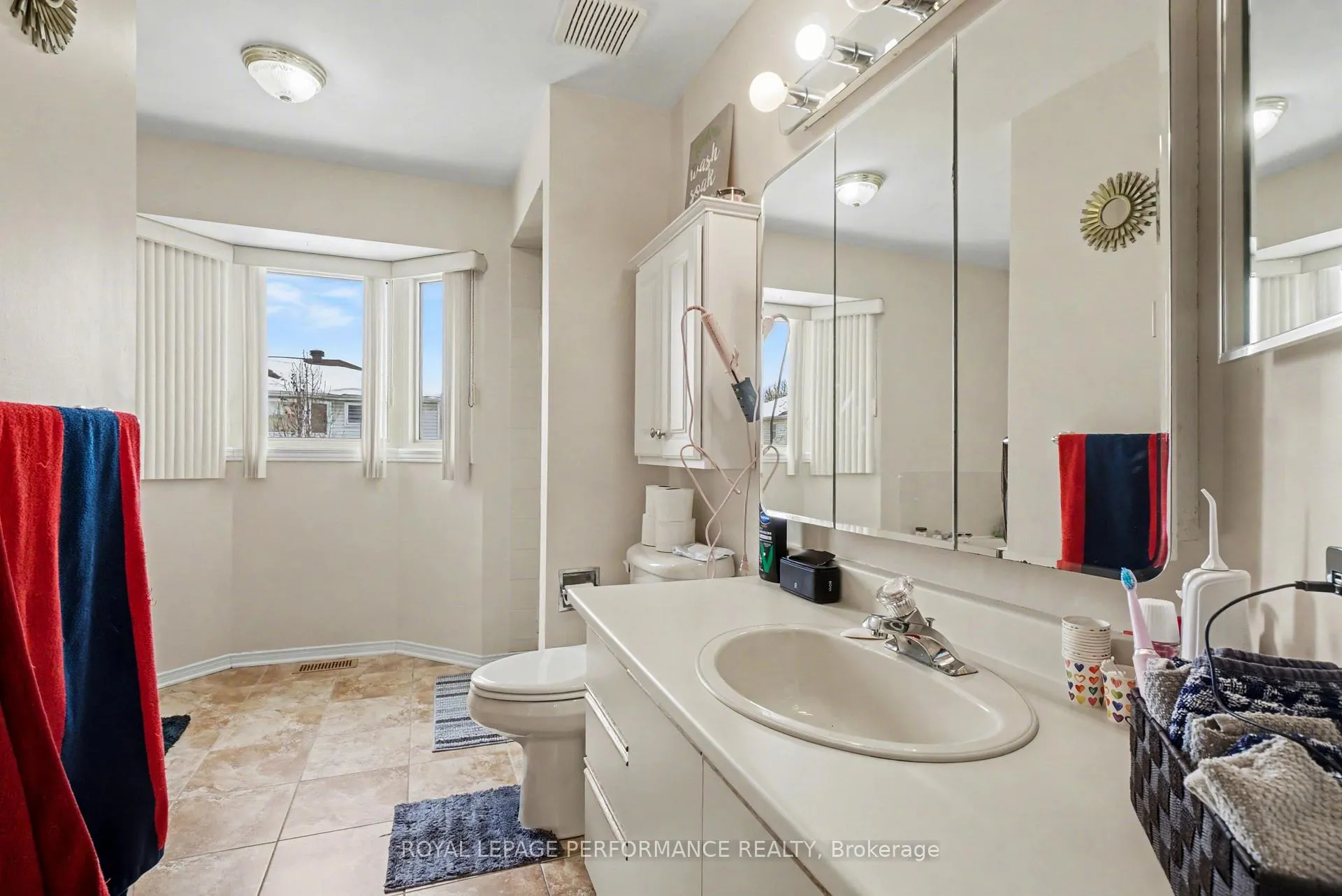 Photo 22 of 734 Merkley Drive, Ottawa, Fallingbrook/Pineridge — HOMEH