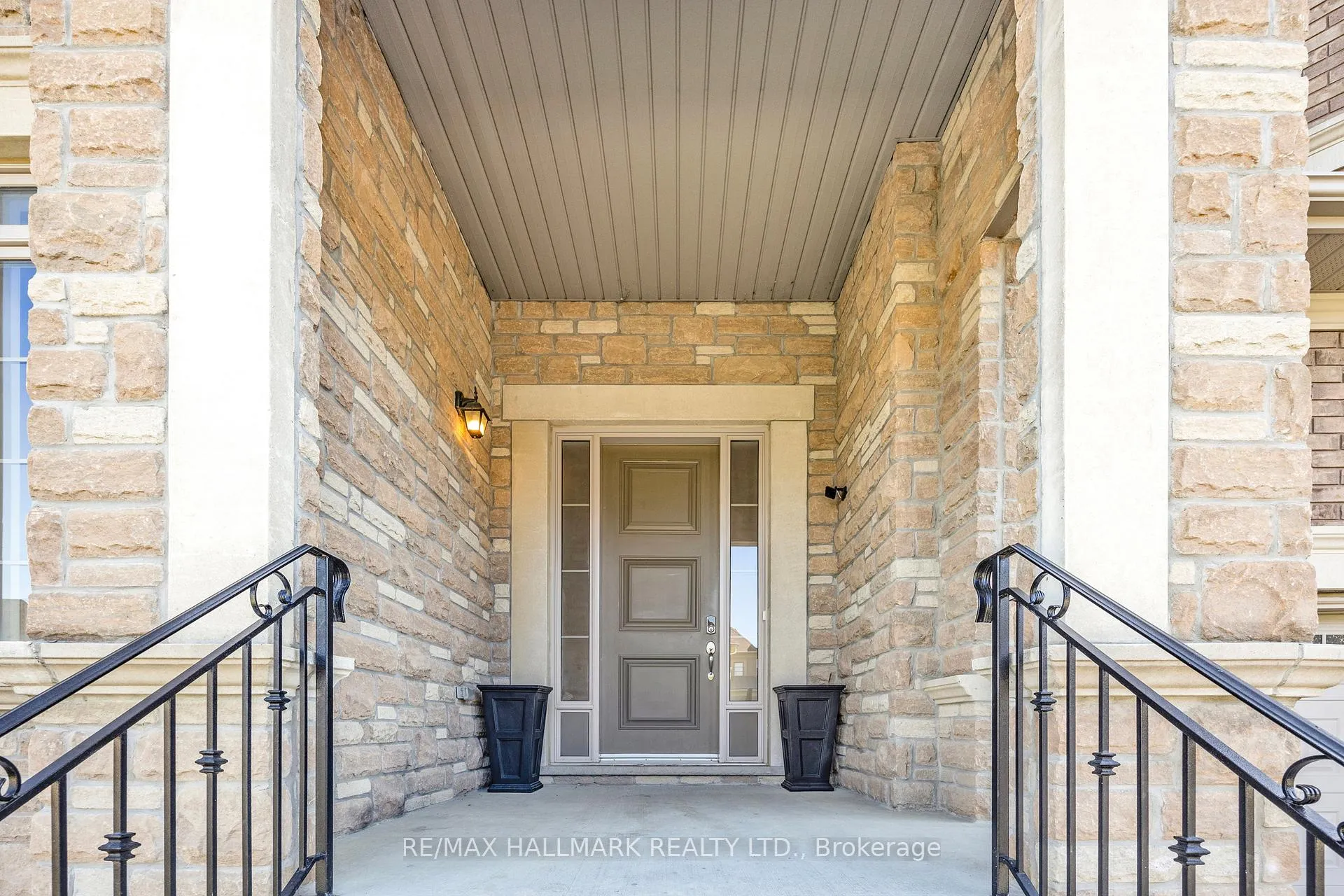 Photo 4 of 41 Glen Abbey Trail, Vaughan, Kleinburg — HOMEH