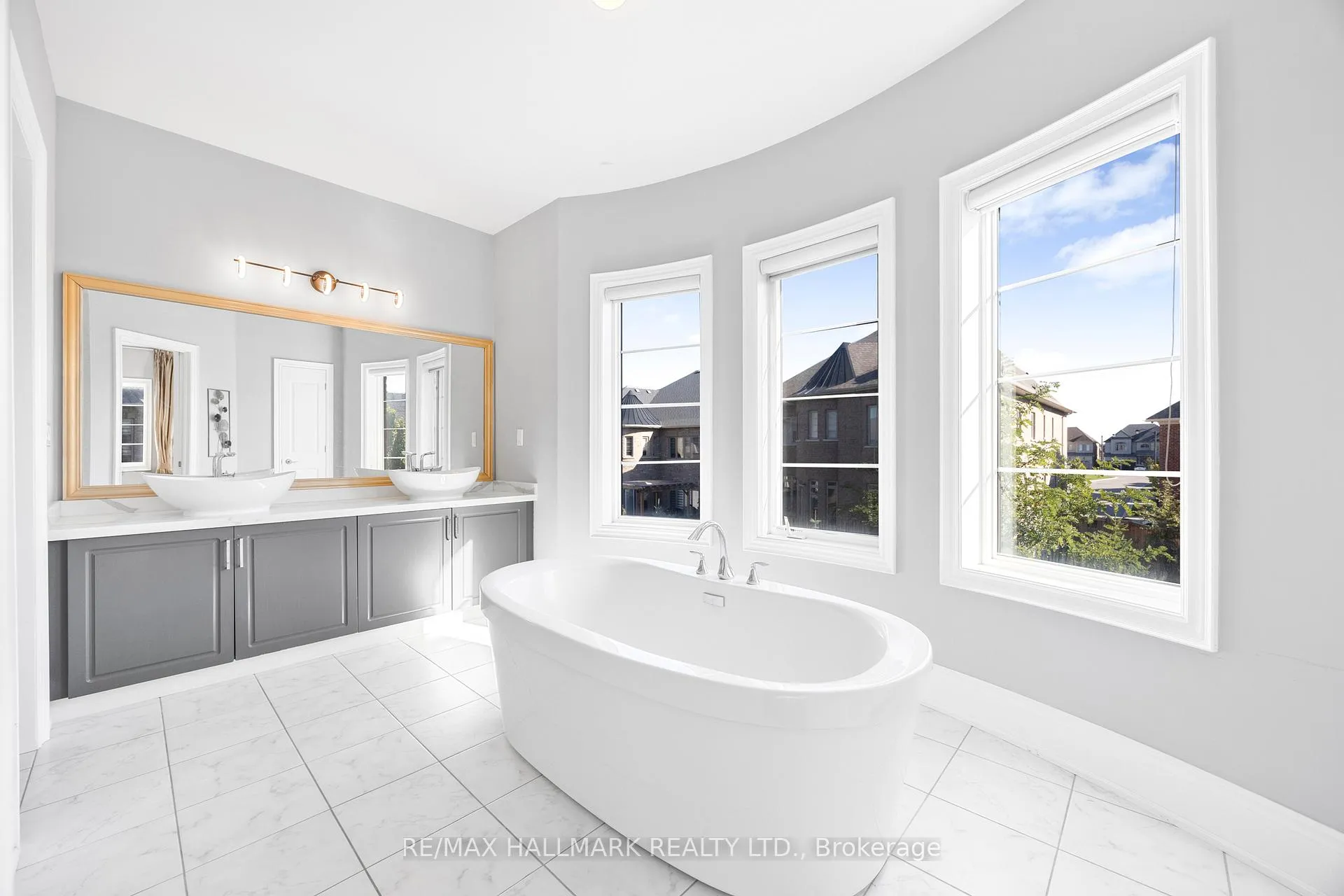 Photo 29 of 41 Glen Abbey Trail, Vaughan, Kleinburg — HOMEH