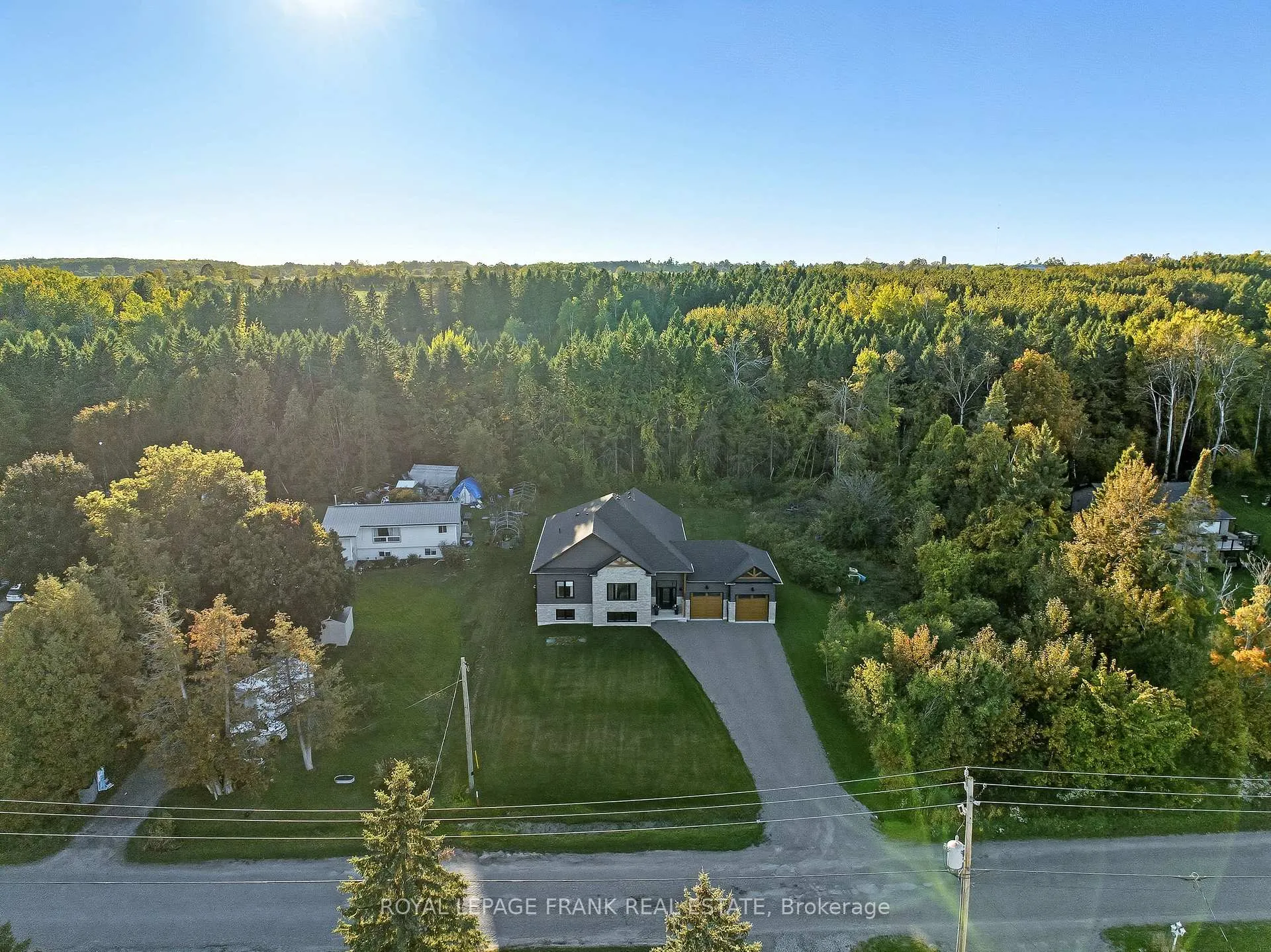 Photo 2 of 362 Carnegie Beach Road, Scugog, Port Perry — HOMEH