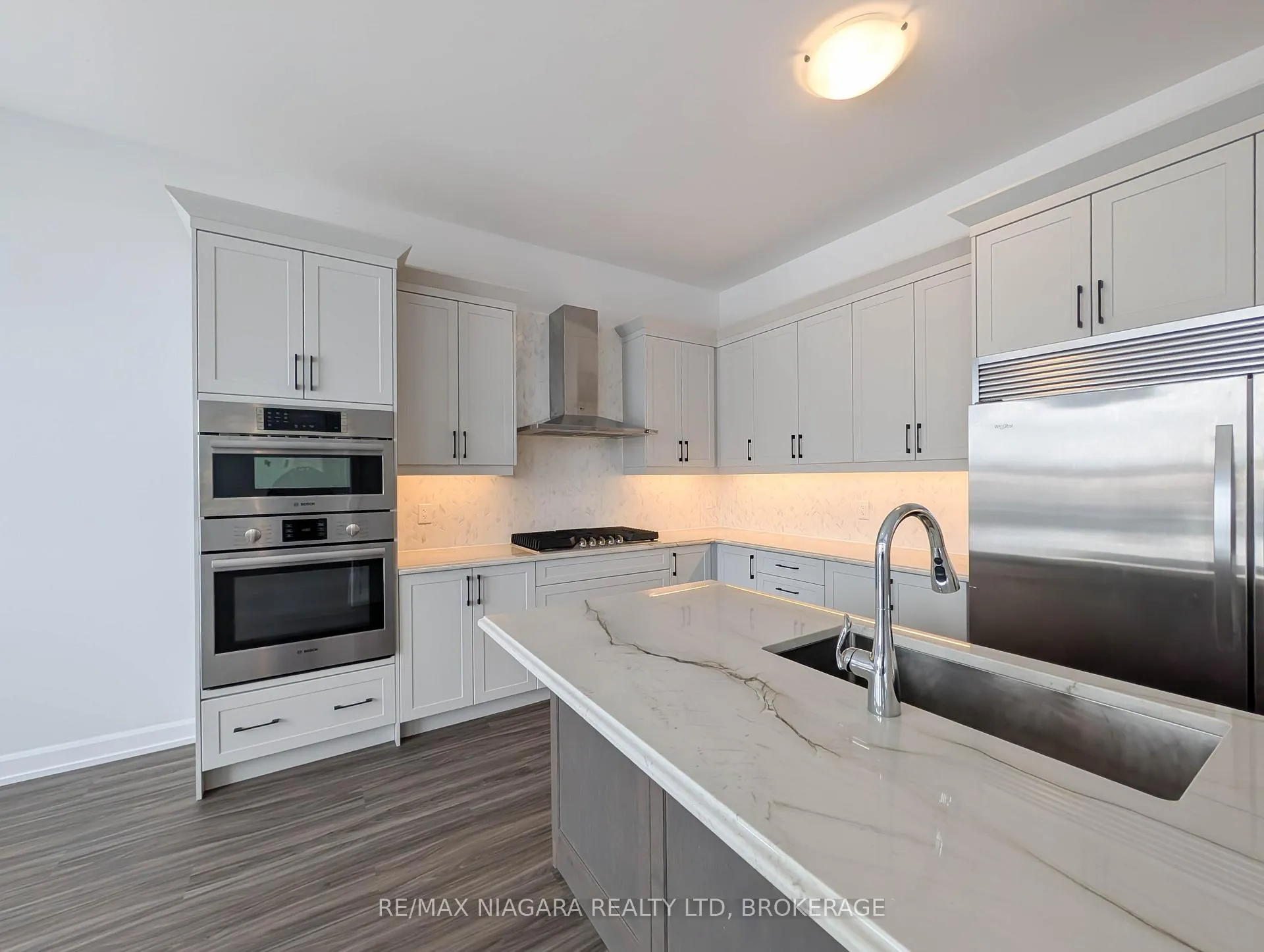 Photo 12 of 10 Shoreview Drive, Welland, Hwy 406/Welland — HOMEH