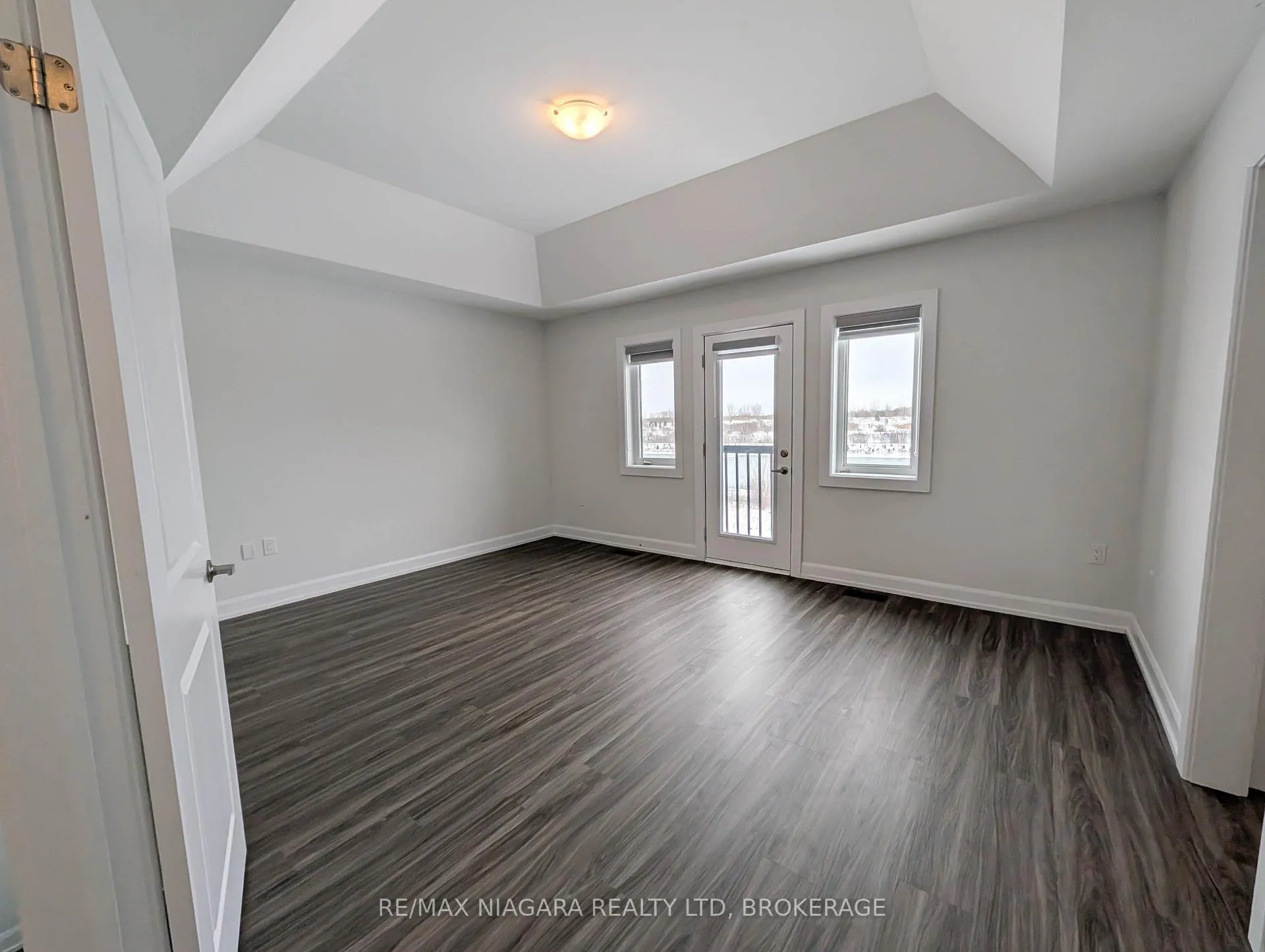 Photo 17 of 10 Shoreview Drive, Welland, Hwy 406/Welland — HOMEH