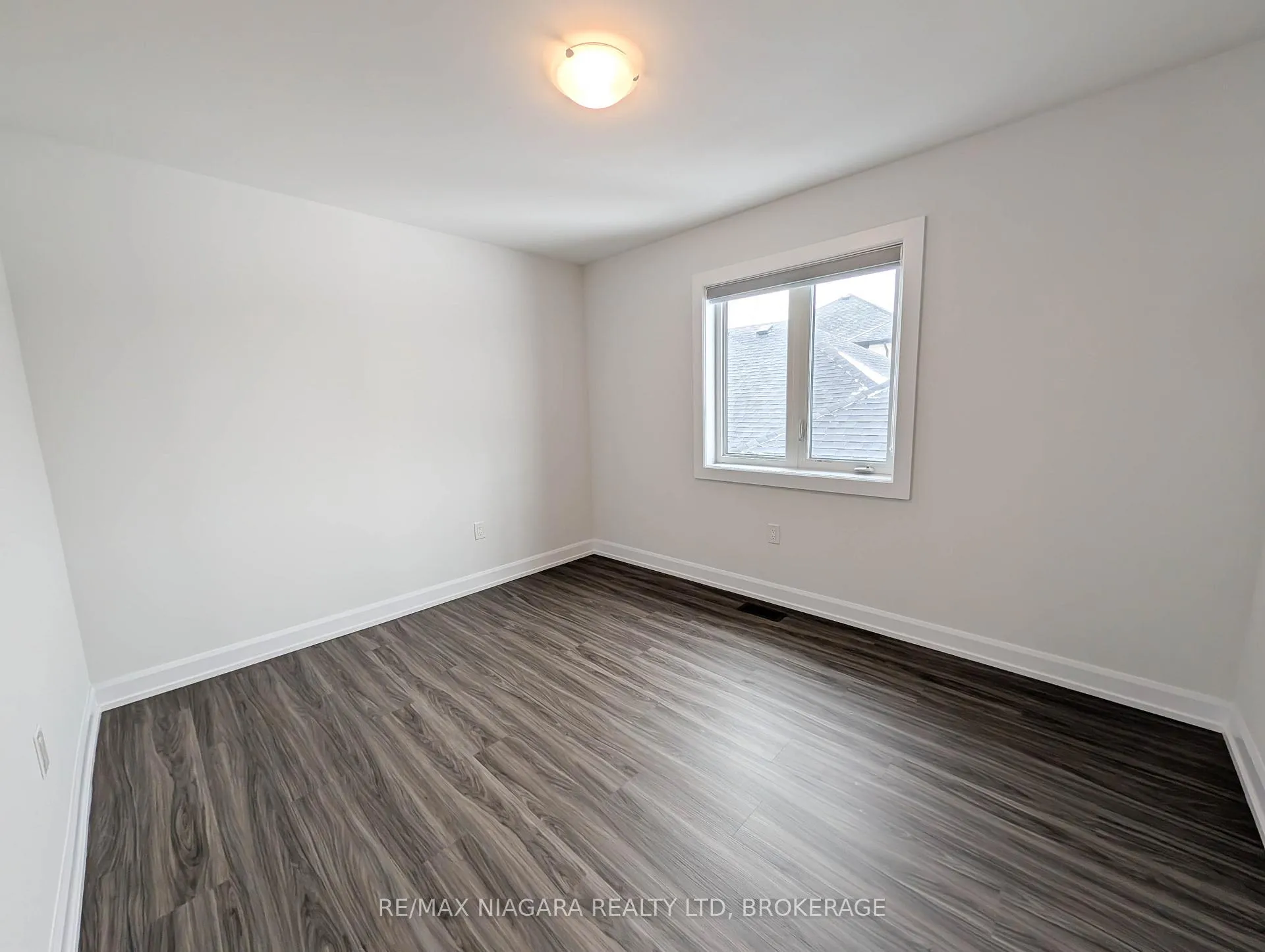 Photo 21 of 10 Shoreview Drive, Welland, Hwy 406/Welland — HOMEH