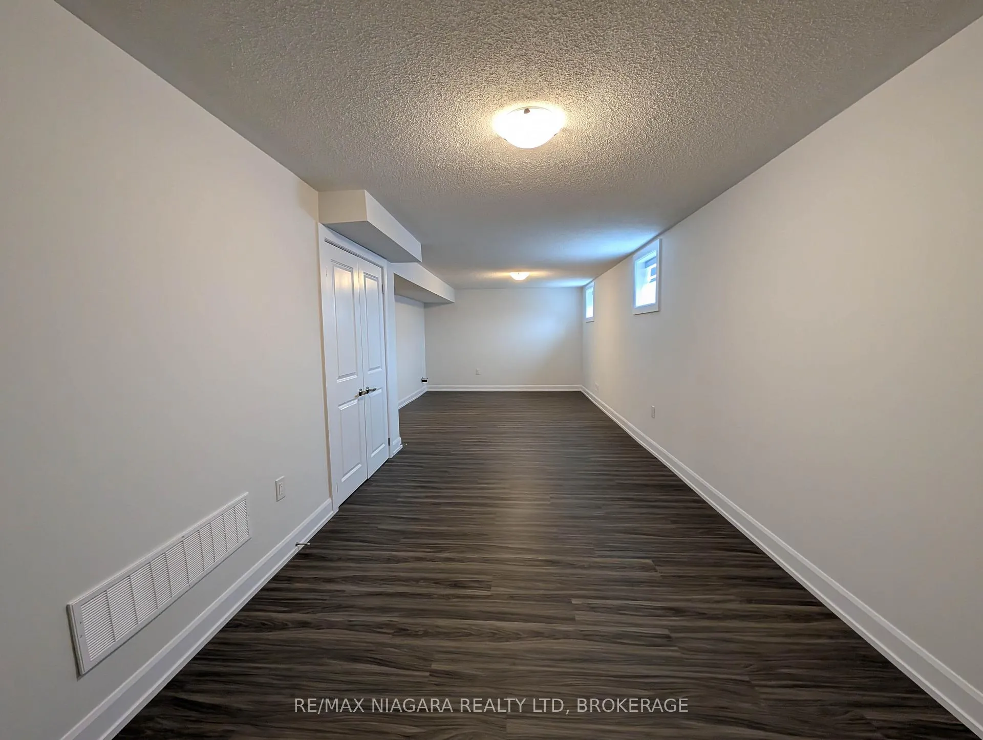Photo 32 of 10 Shoreview Drive, Welland, Hwy 406/Welland — HOMEH