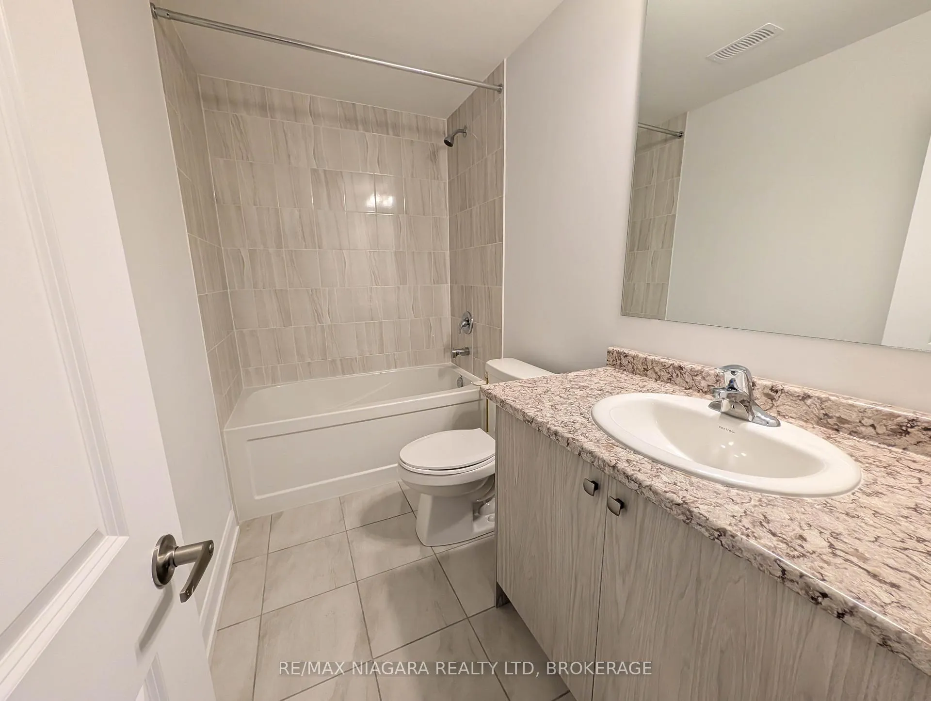 Photo 33 of 10 Shoreview Drive, Welland, Hwy 406/Welland — HOMEH