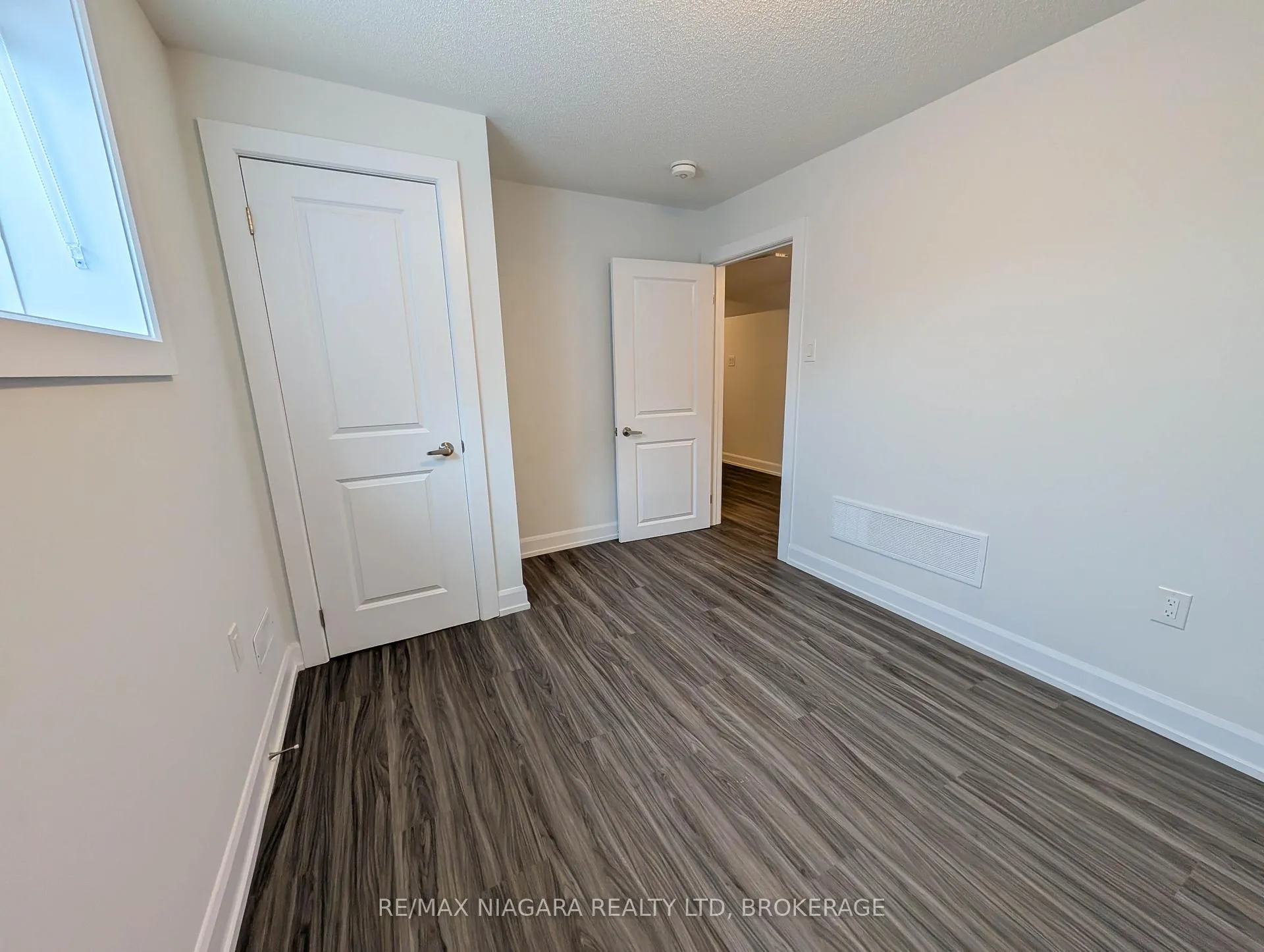Photo 35 of 10 Shoreview Drive, Welland, Hwy 406/Welland — HOMEH